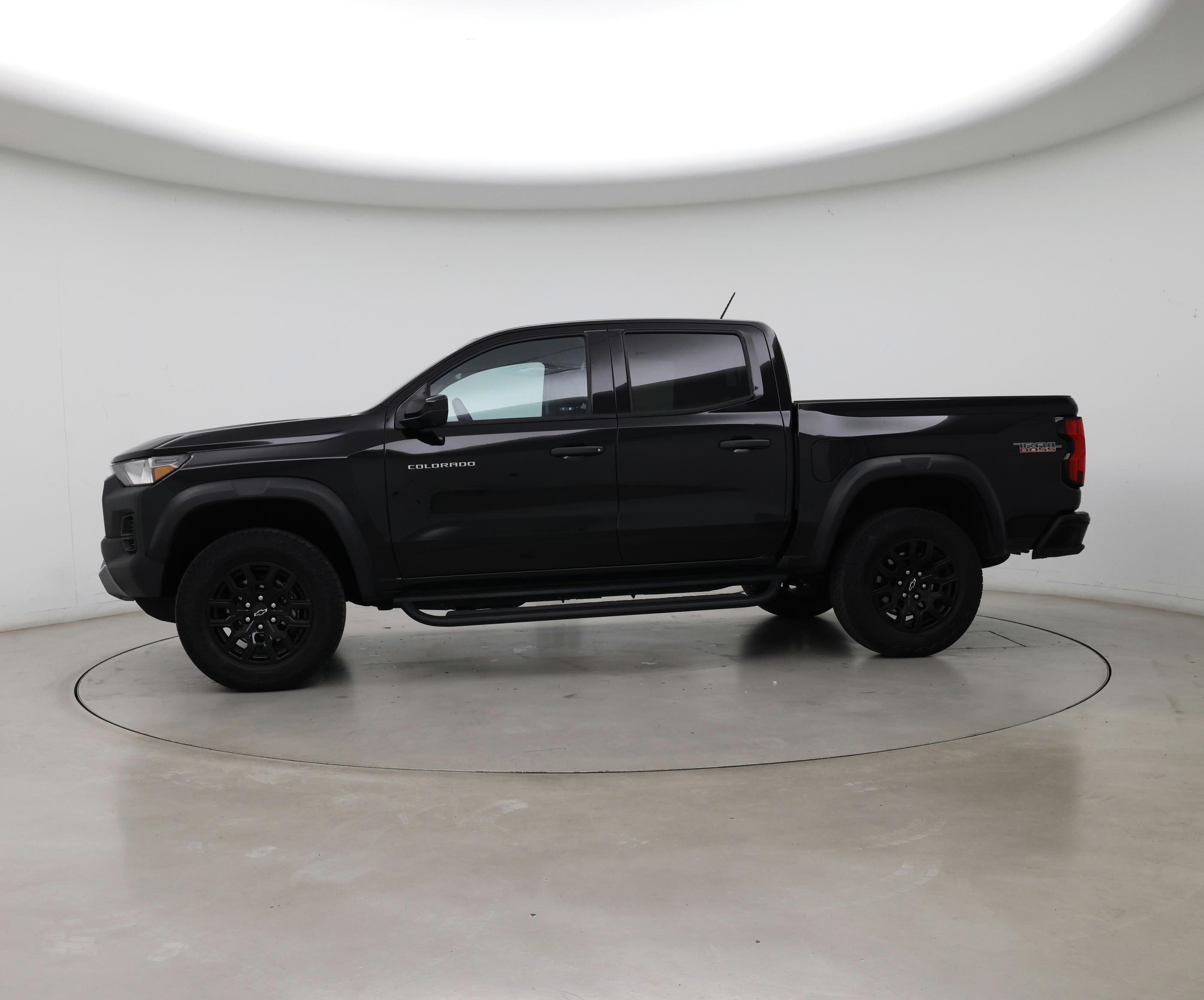 Thumbnail: 2023 Chevrolet Colorado - 3