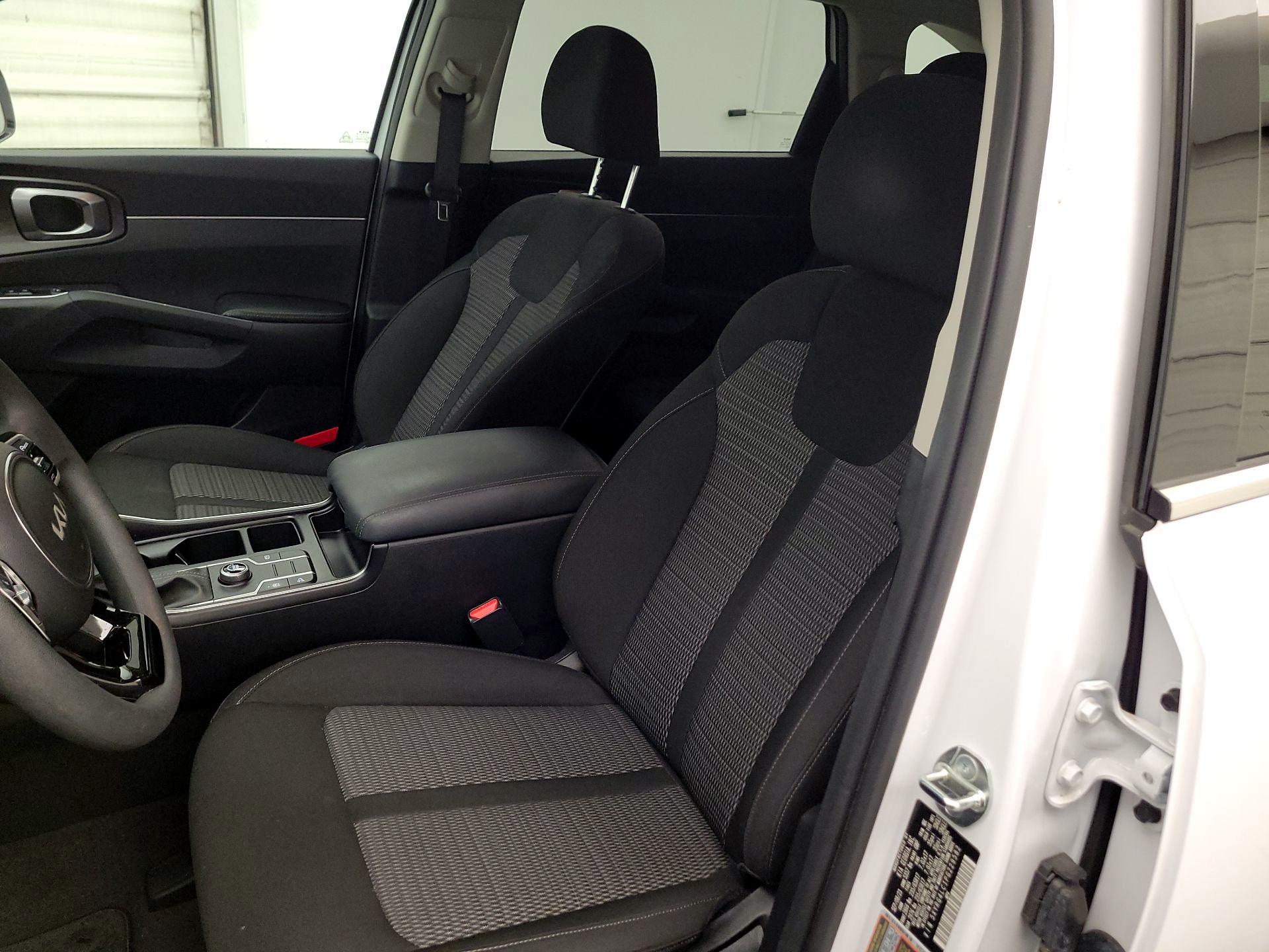 Thumbnail: 2023 Kia Sorento - 11