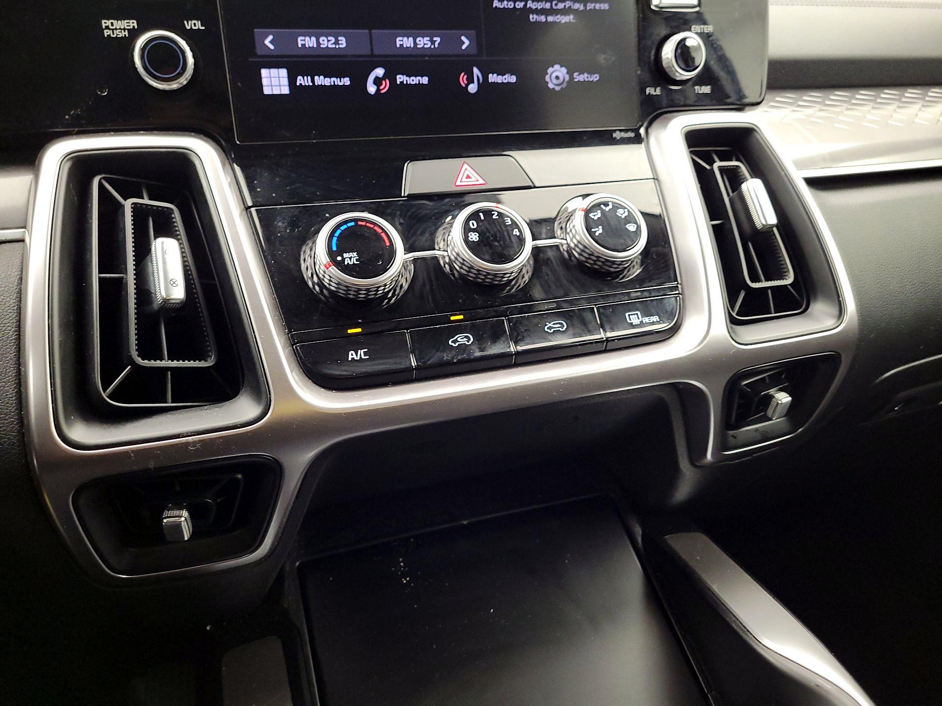 Thumbnail: 2023 Kia Sorento - 16