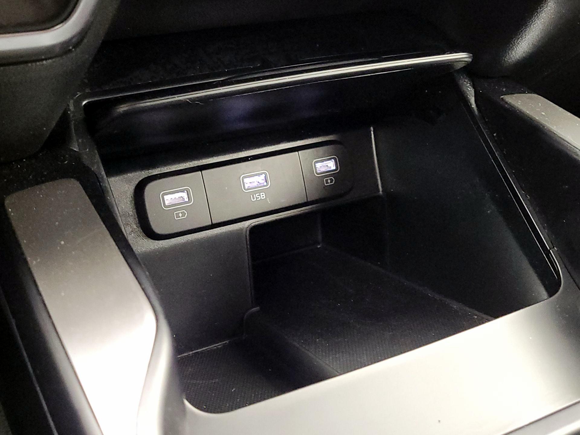 Thumbnail: 2023 Kia Sorento - 18