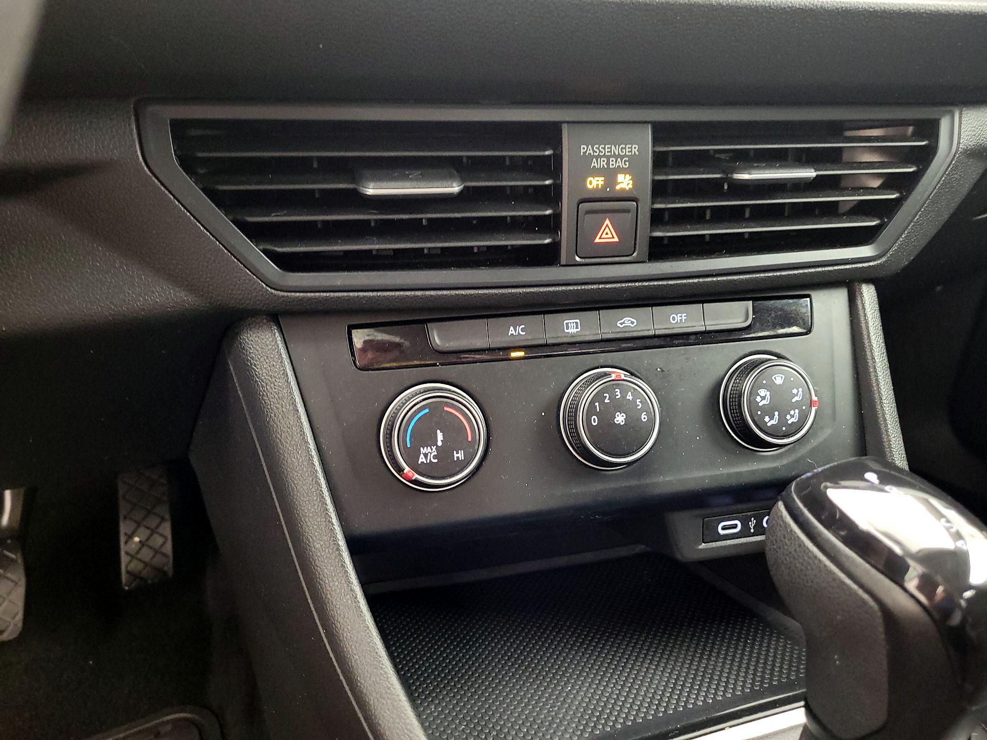 Thumbnail: 2022 Volkswagen Jetta - 16