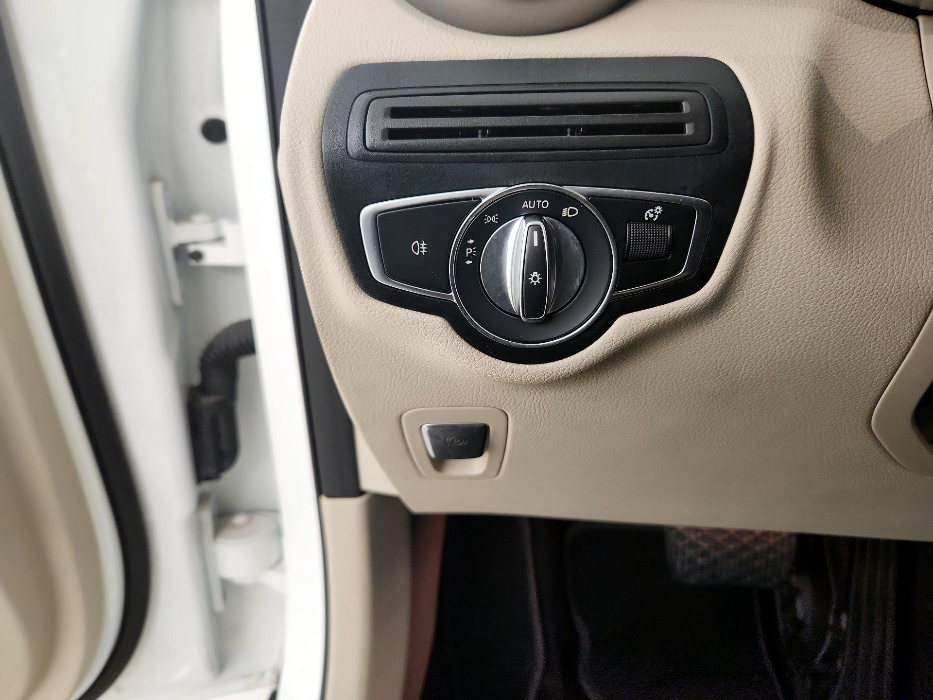 Thumbnail: 2022 Mercedes-Benz GLC - 11