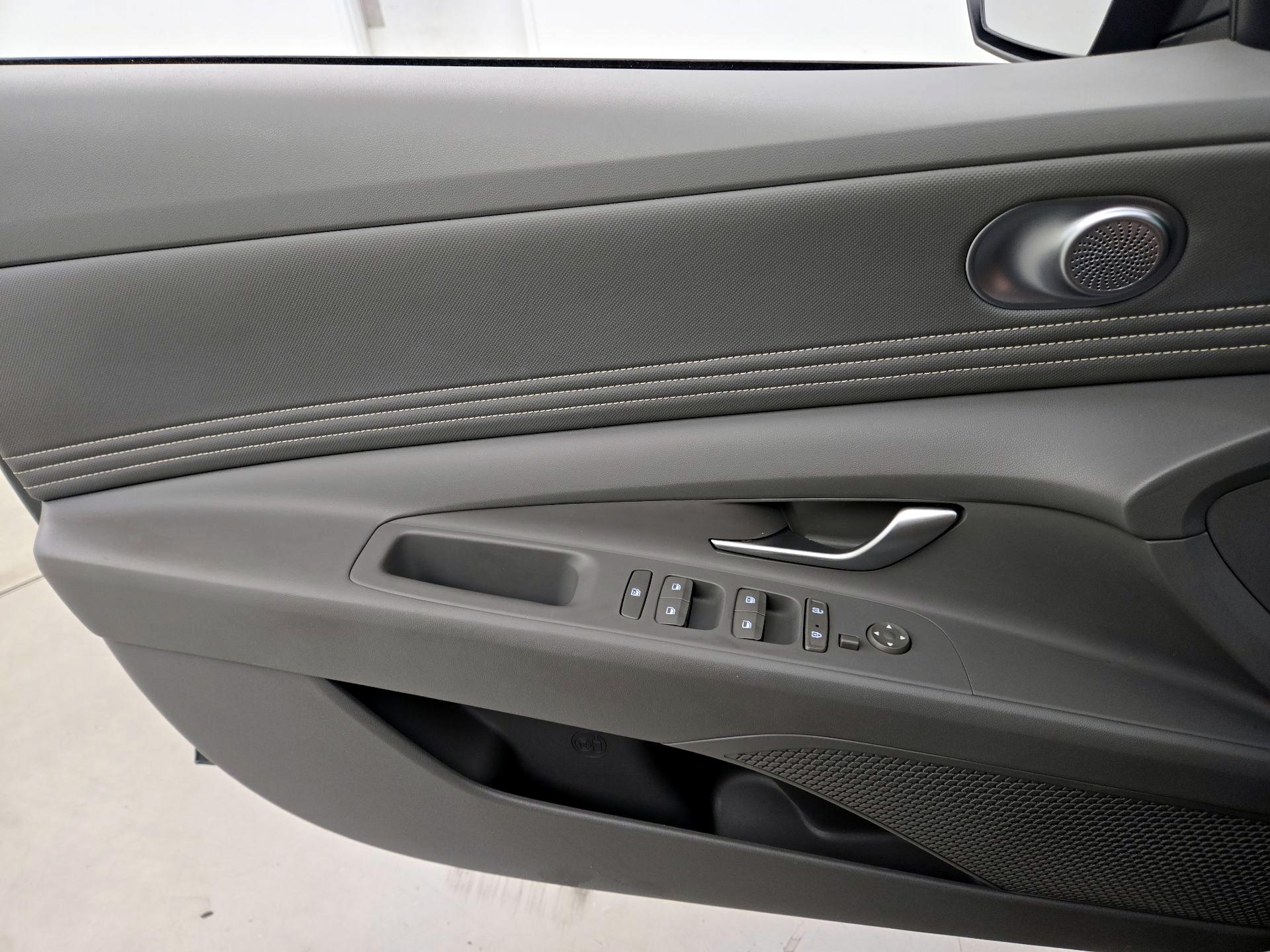 Thumbnail: 2023 Hyundai Elantra - 12