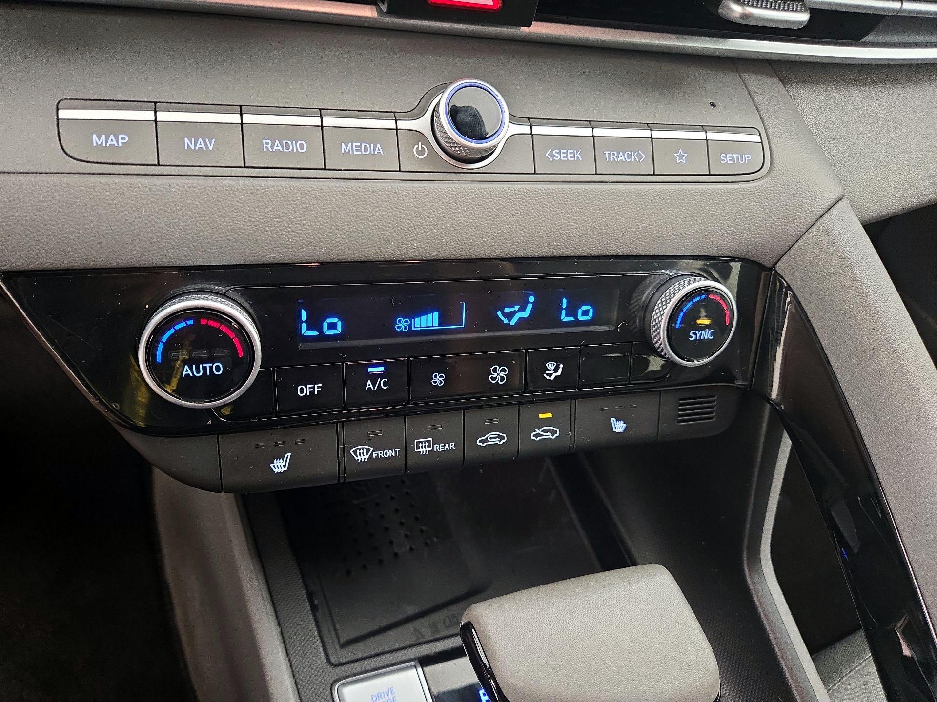 Thumbnail: 2023 Hyundai Elantra - 17