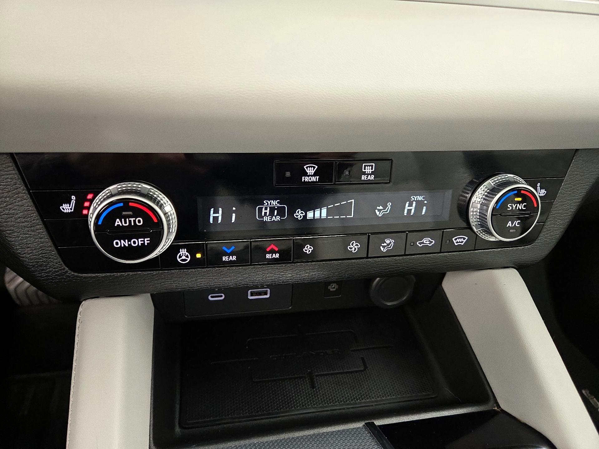 Thumbnail: 2024 Mitsubishi Outlander - 17