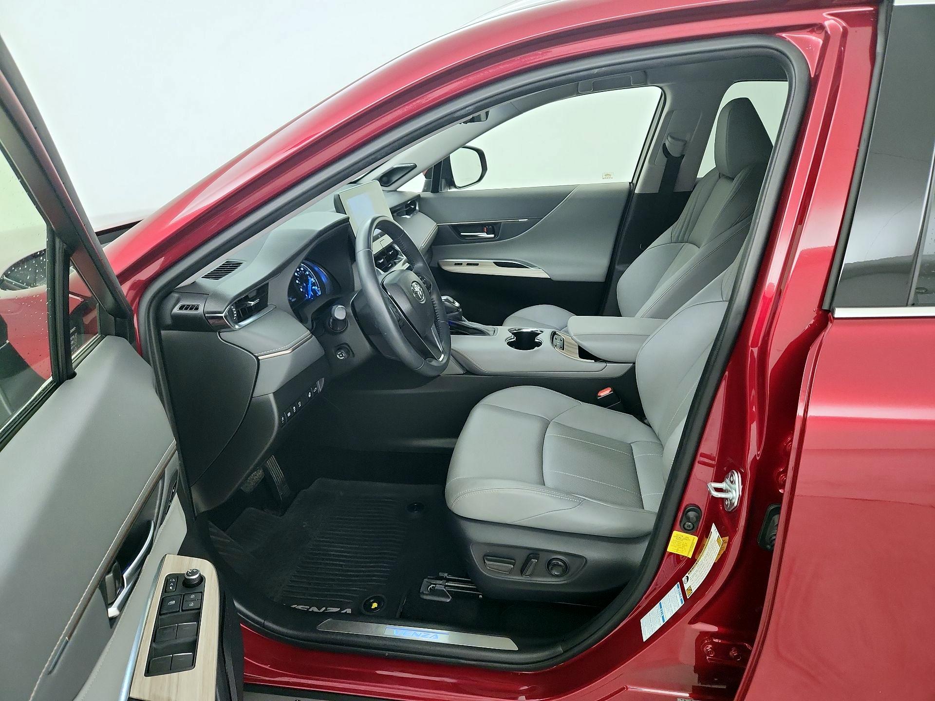 Thumbnail: 2021 Toyota Venza - 9