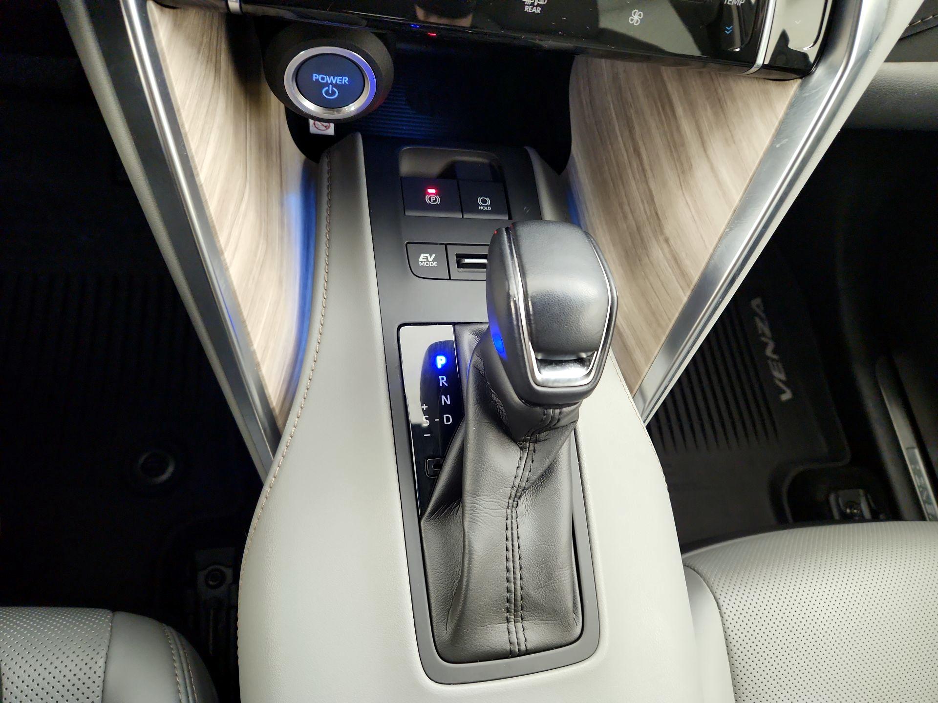 Thumbnail: 2021 Toyota Venza - 16