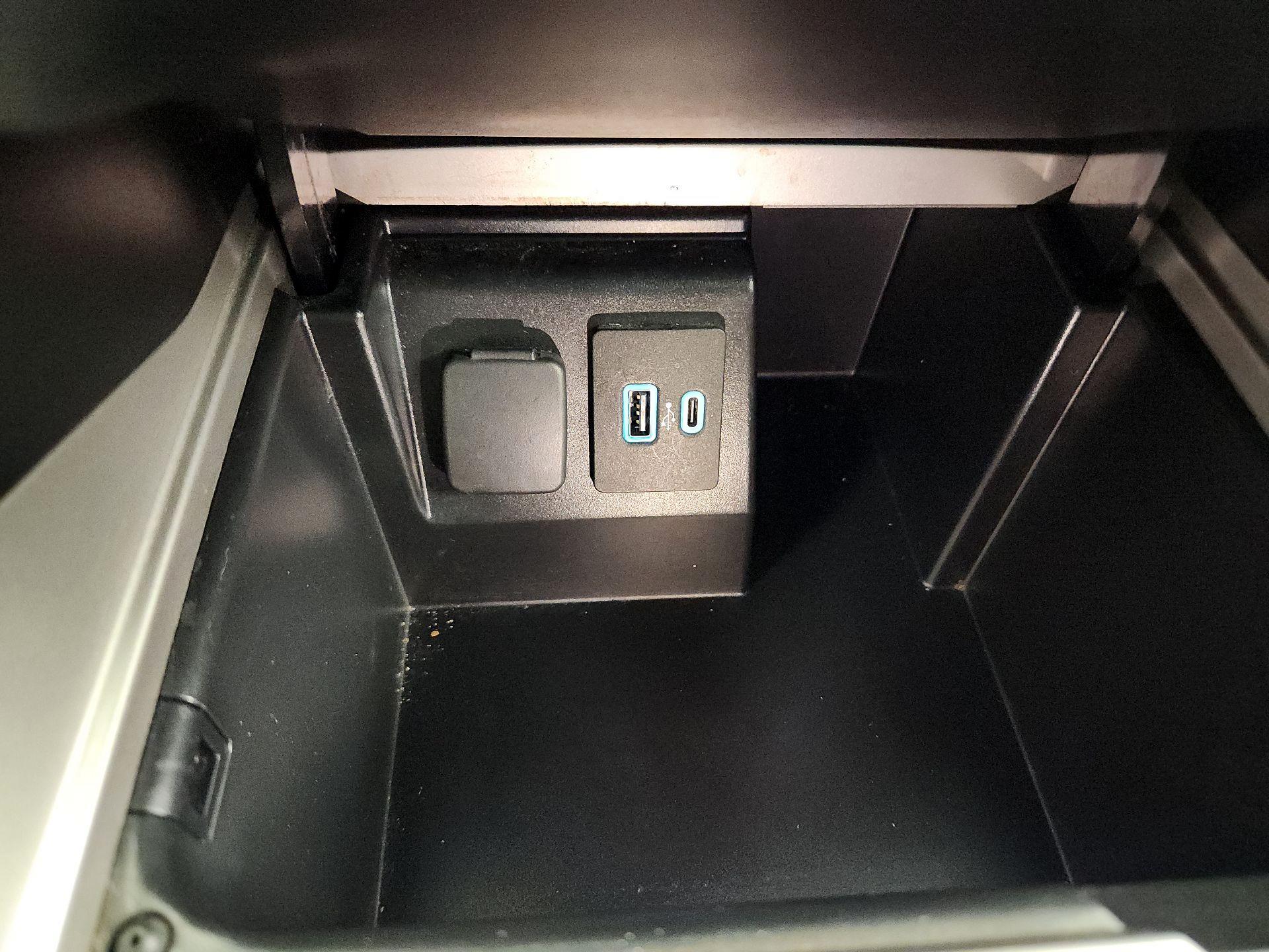 Thumbnail: 2021 Ford Explorer - 16