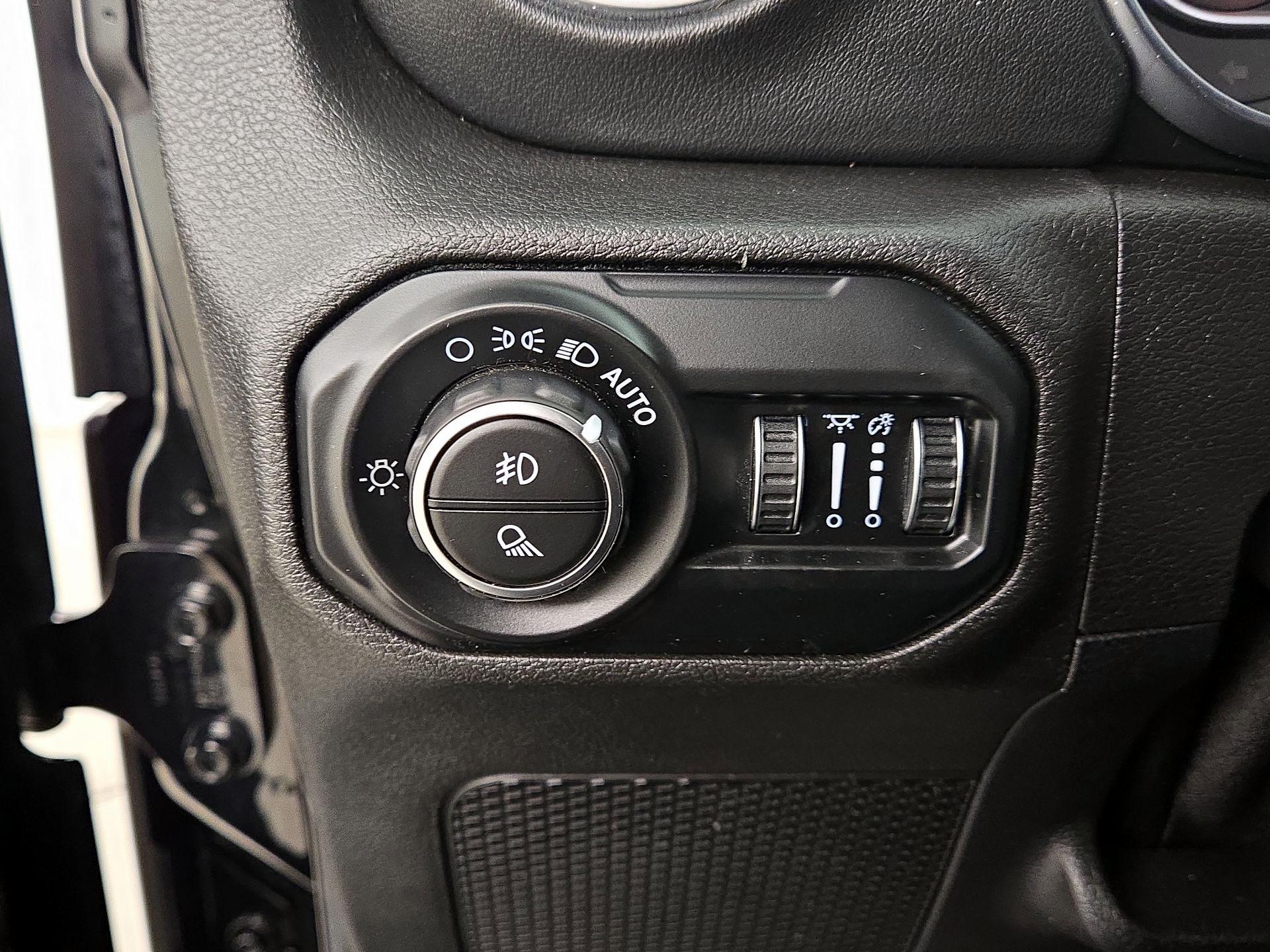 Thumbnail: 2020 Jeep Gladiator - 13