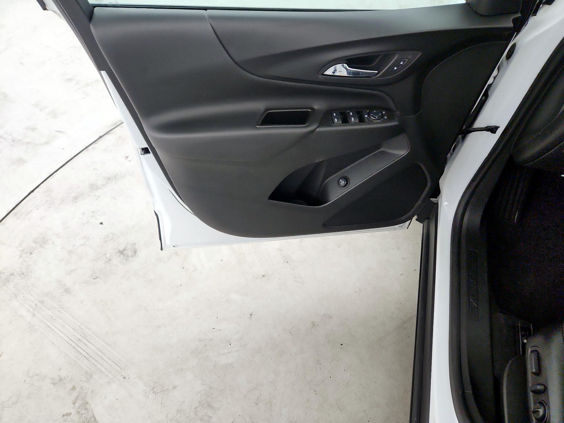 Thumbnail: 2022 Chevrolet Equinox - 10