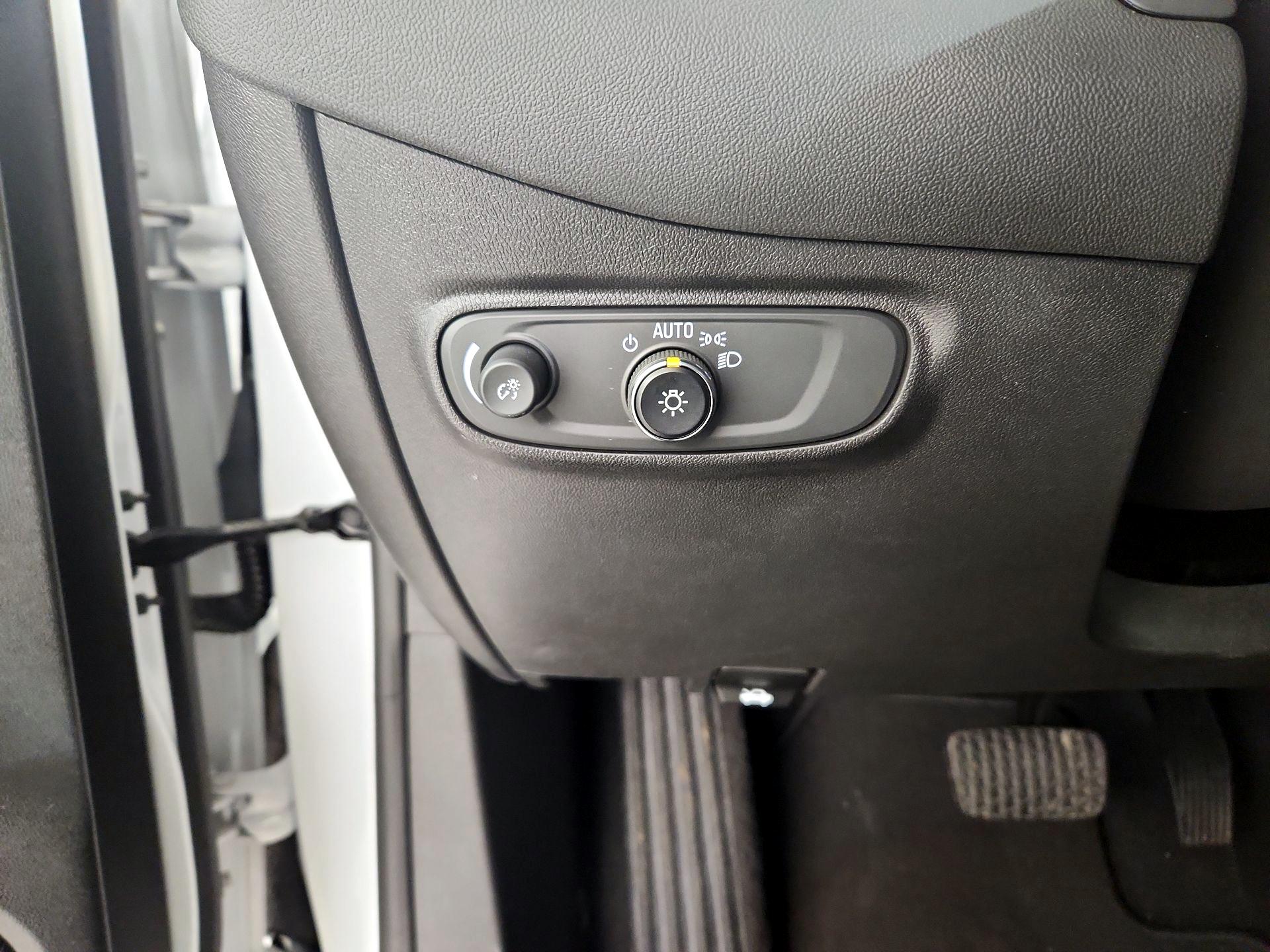 Thumbnail: 2022 Chevrolet Equinox - 11