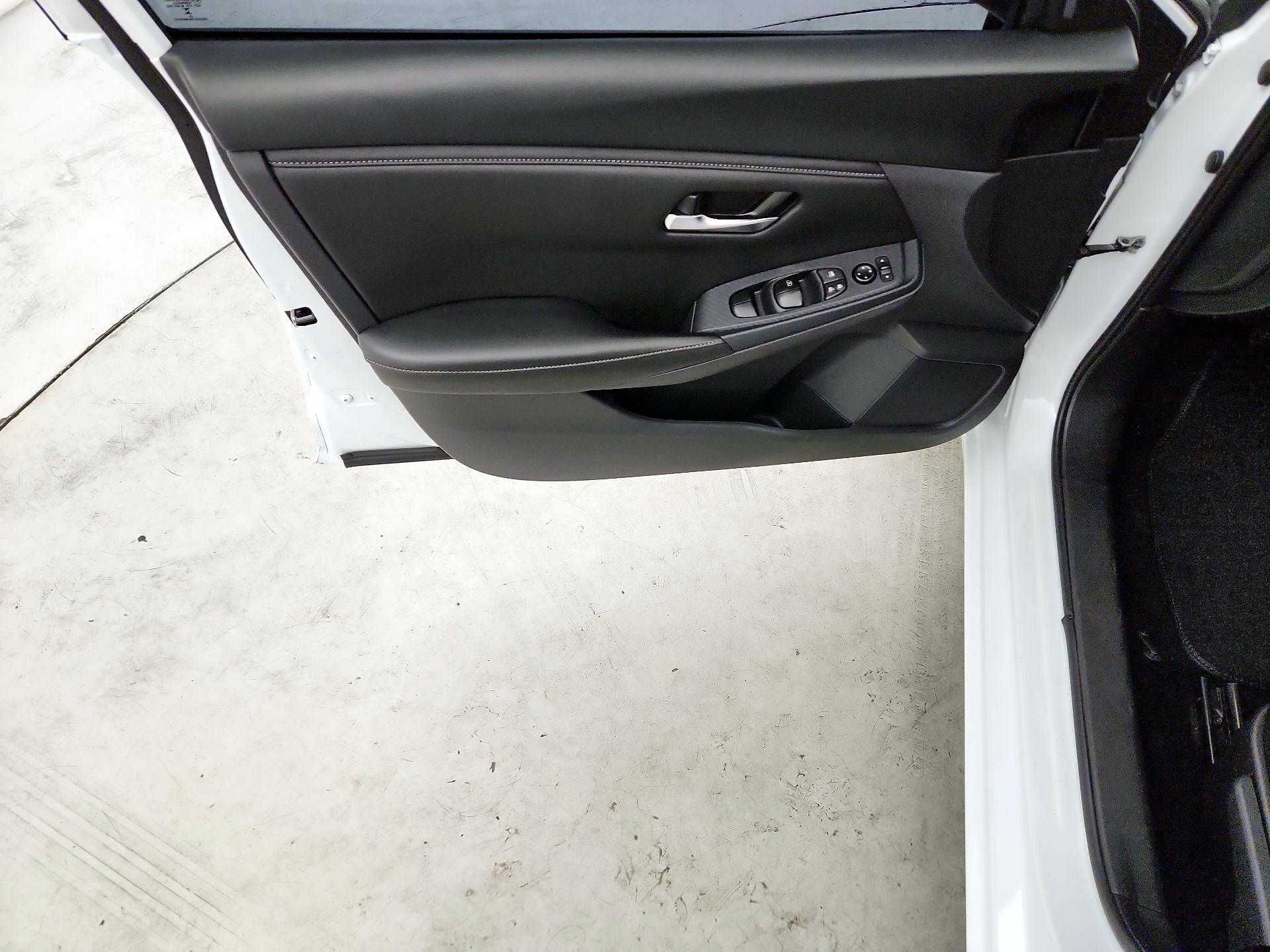 Thumbnail: 2023 Nissan Sentra - 10