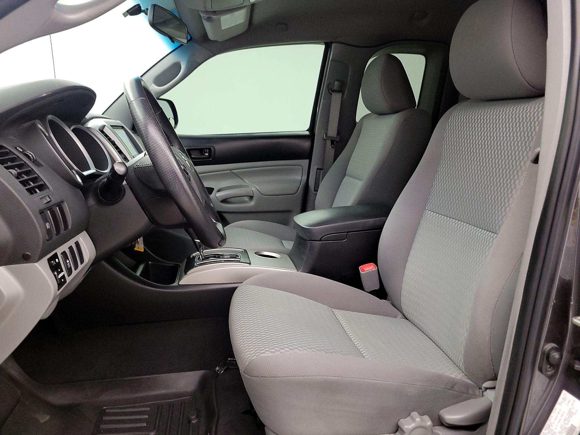 Thumbnail: 2015 Toyota Tacoma - 11