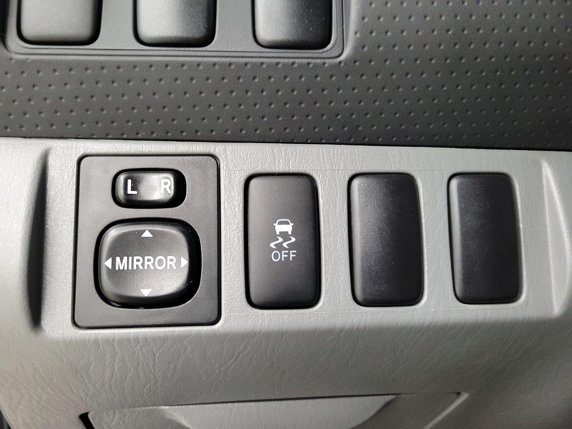 Thumbnail: 2015 Toyota Tacoma - 13