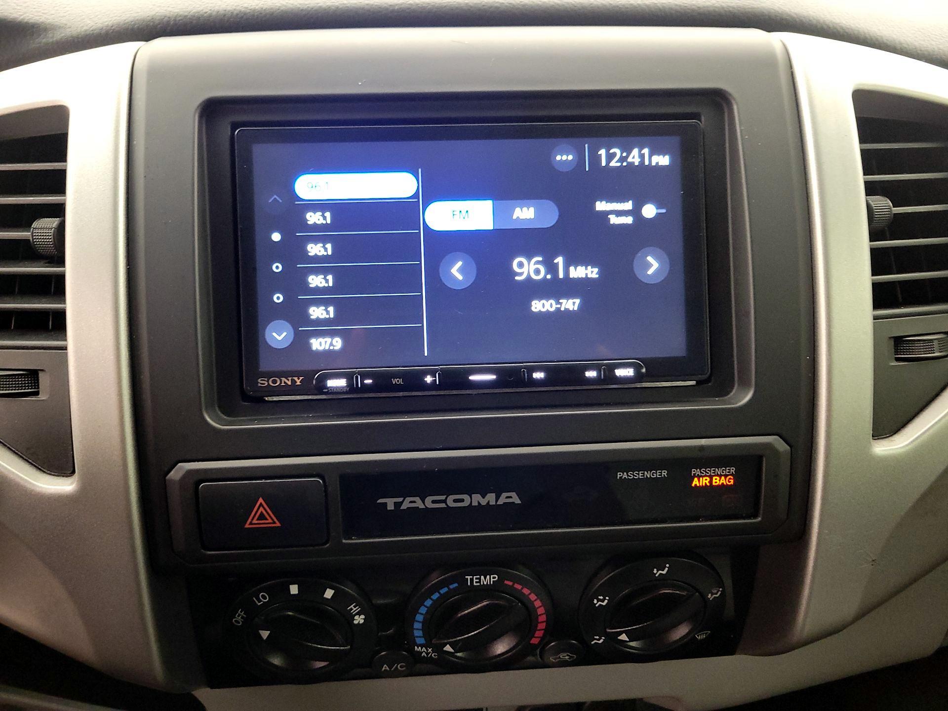 Thumbnail: 2015 Toyota Tacoma - 15