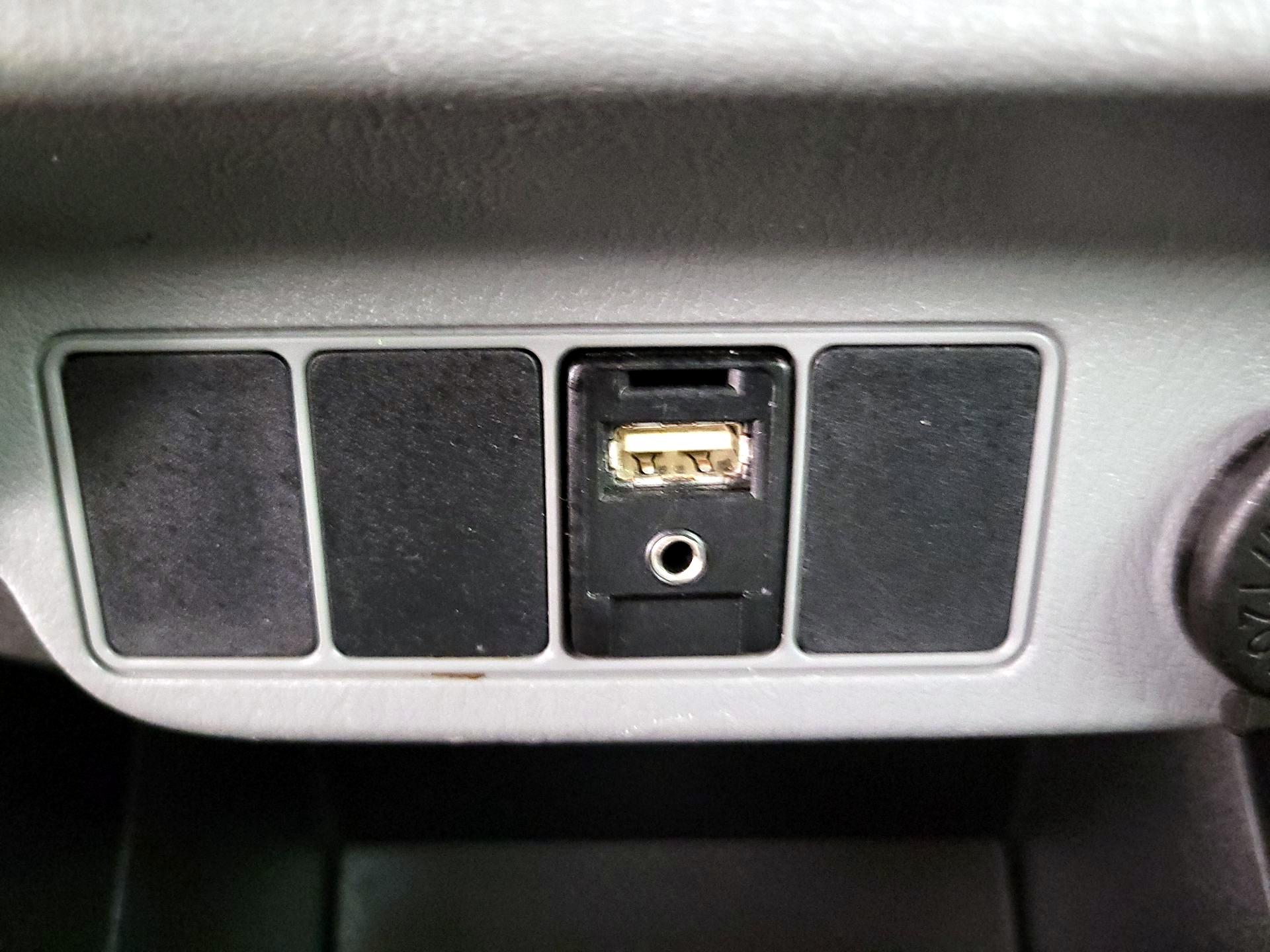 Thumbnail: 2015 Toyota Tacoma - 18