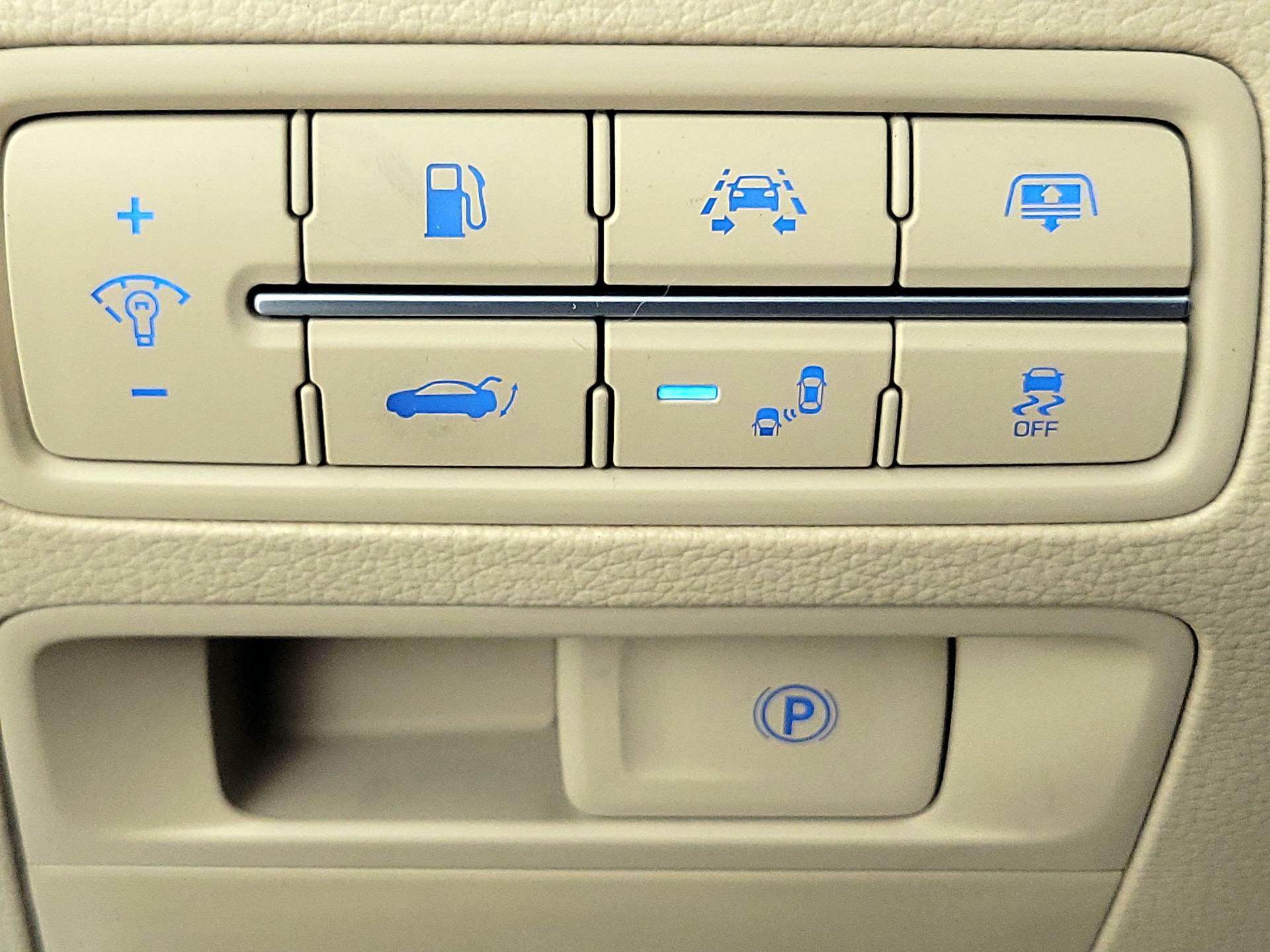 Thumbnail: 2018 Genesis G80 - 13