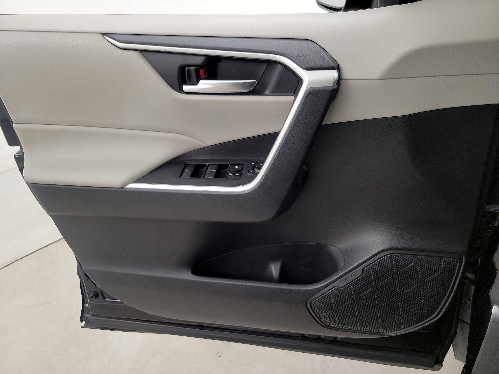 Thumbnail: 2021 Toyota RAV4 - 12