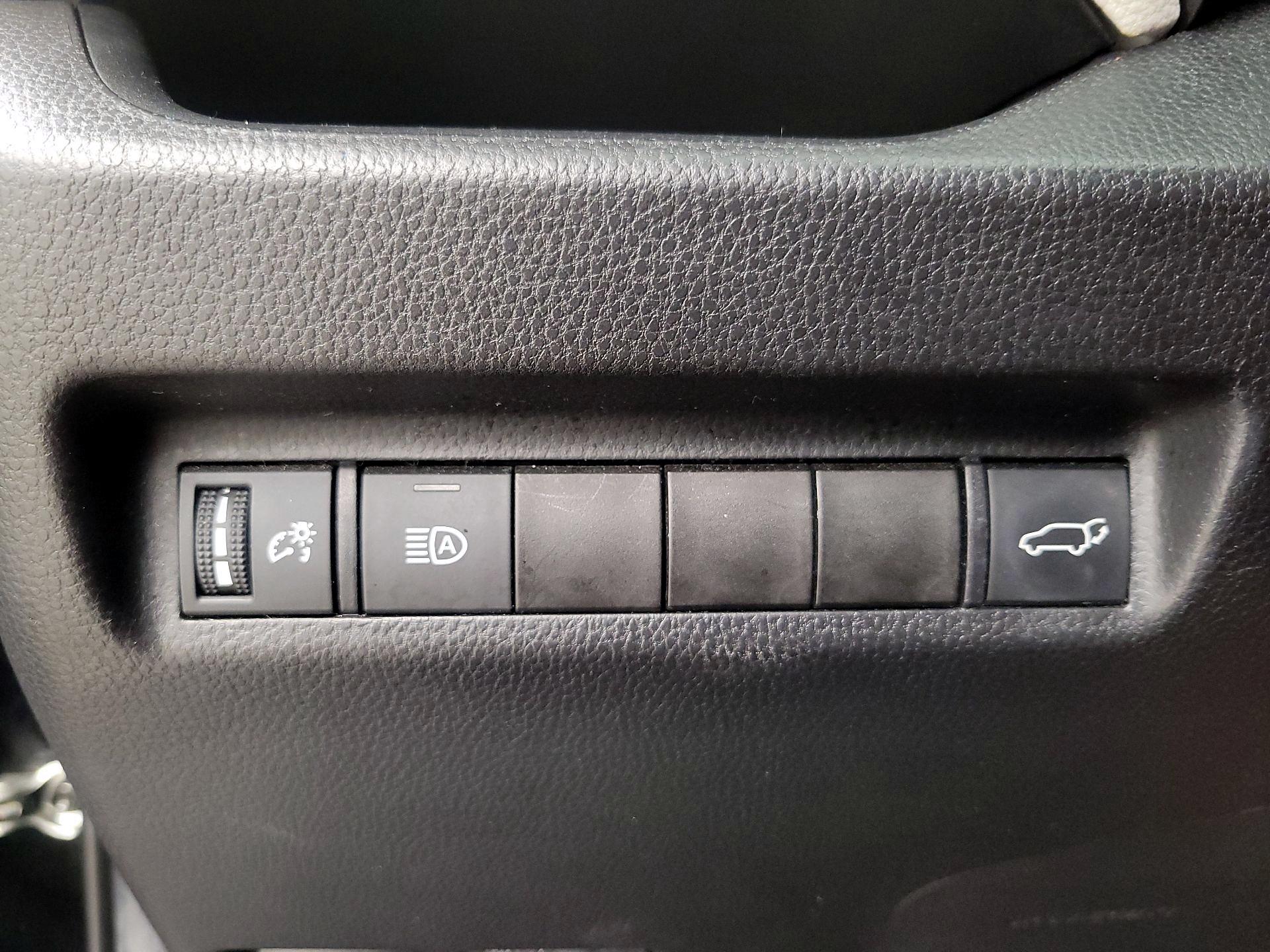 Thumbnail: 2021 Toyota RAV4 - 13