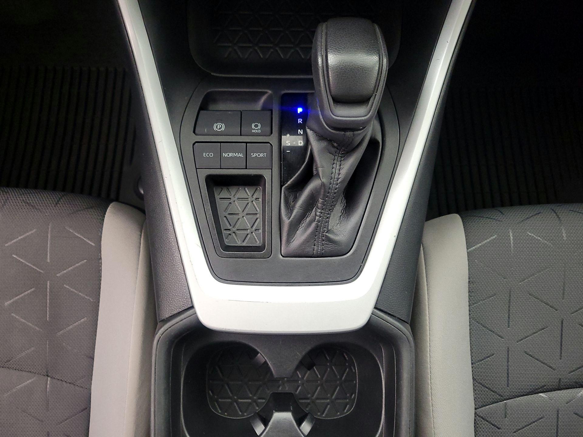 Thumbnail: 2021 Toyota RAV4 - 17