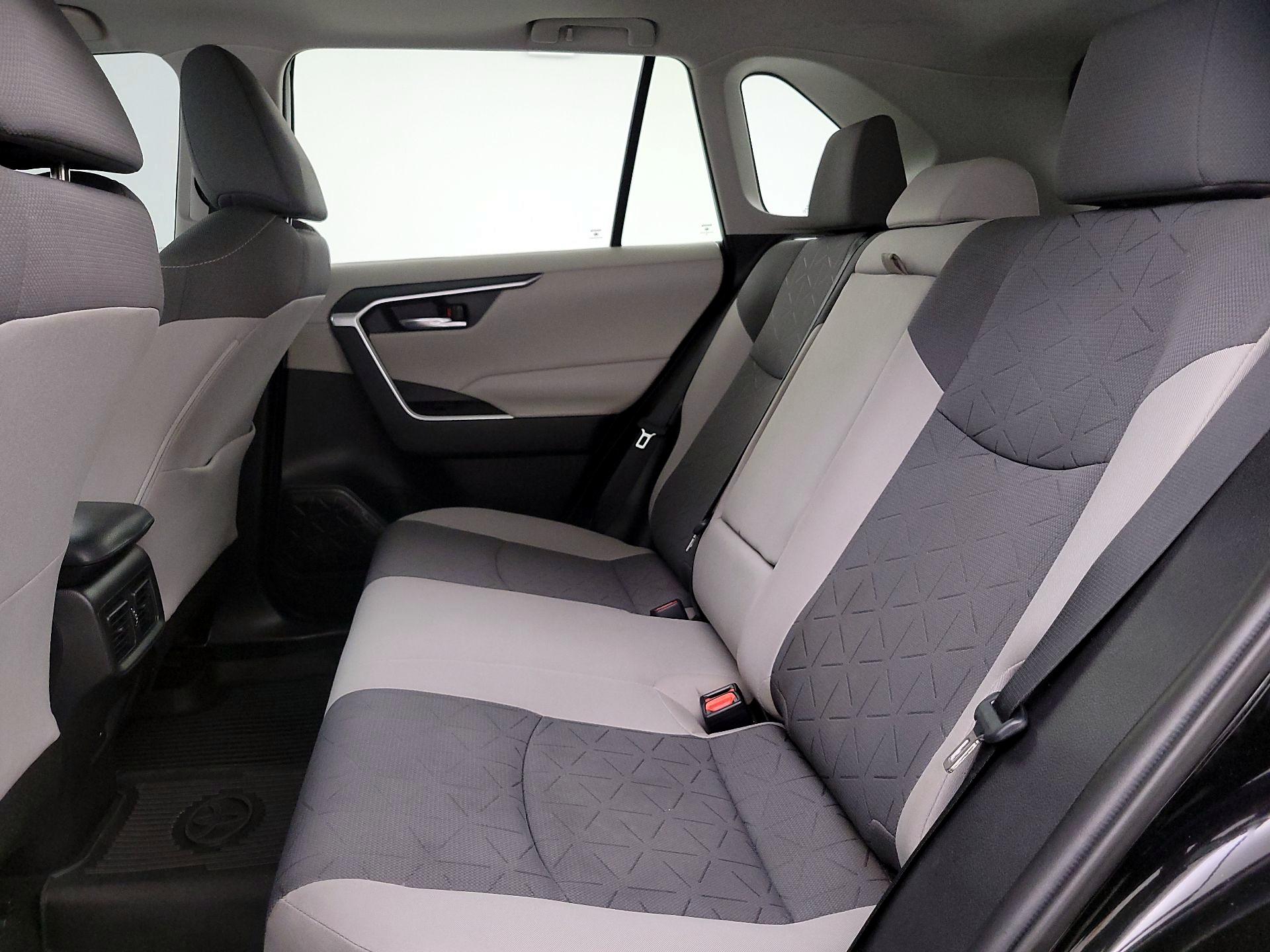 Thumbnail: 2021 Toyota RAV4 - 20