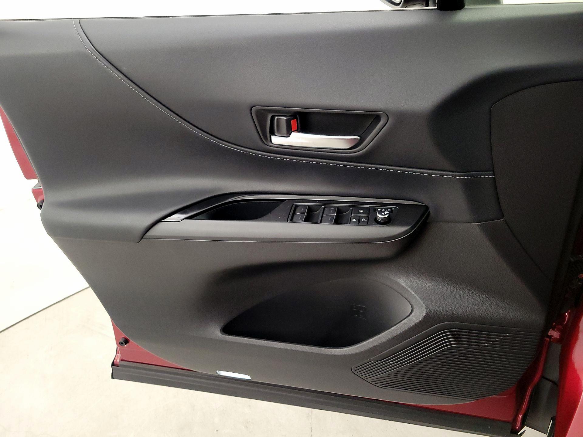 Thumbnail: 2023 Toyota Venza - 12