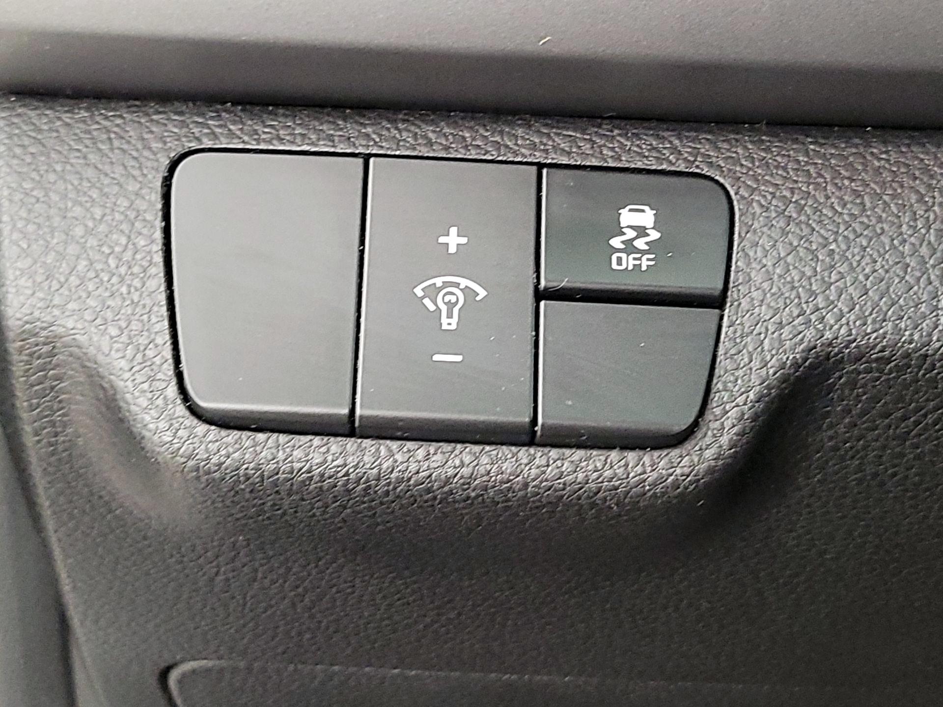 Thumbnail: 2019 Kia Rio - 13