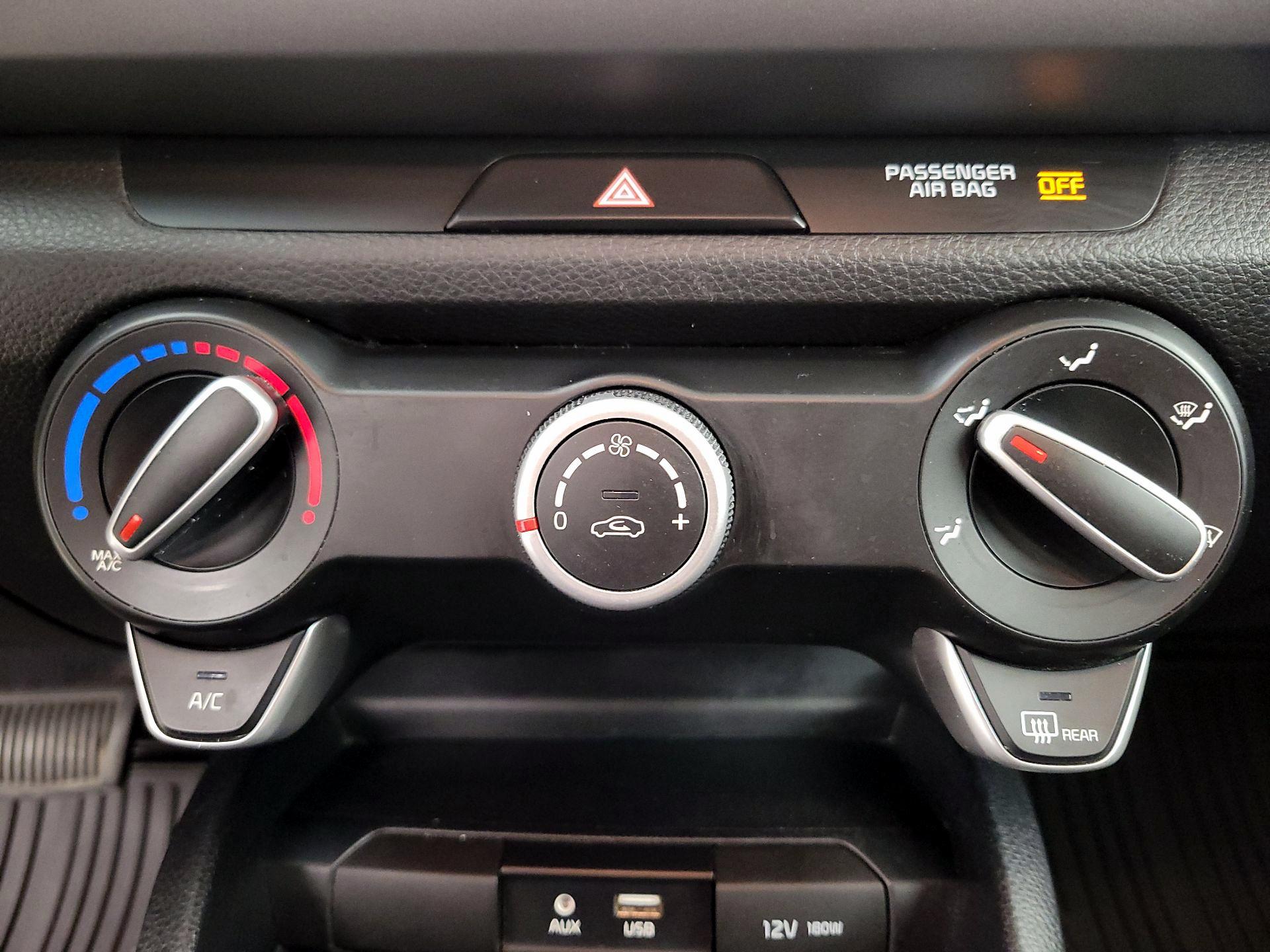 Thumbnail: 2019 Kia Rio - 16