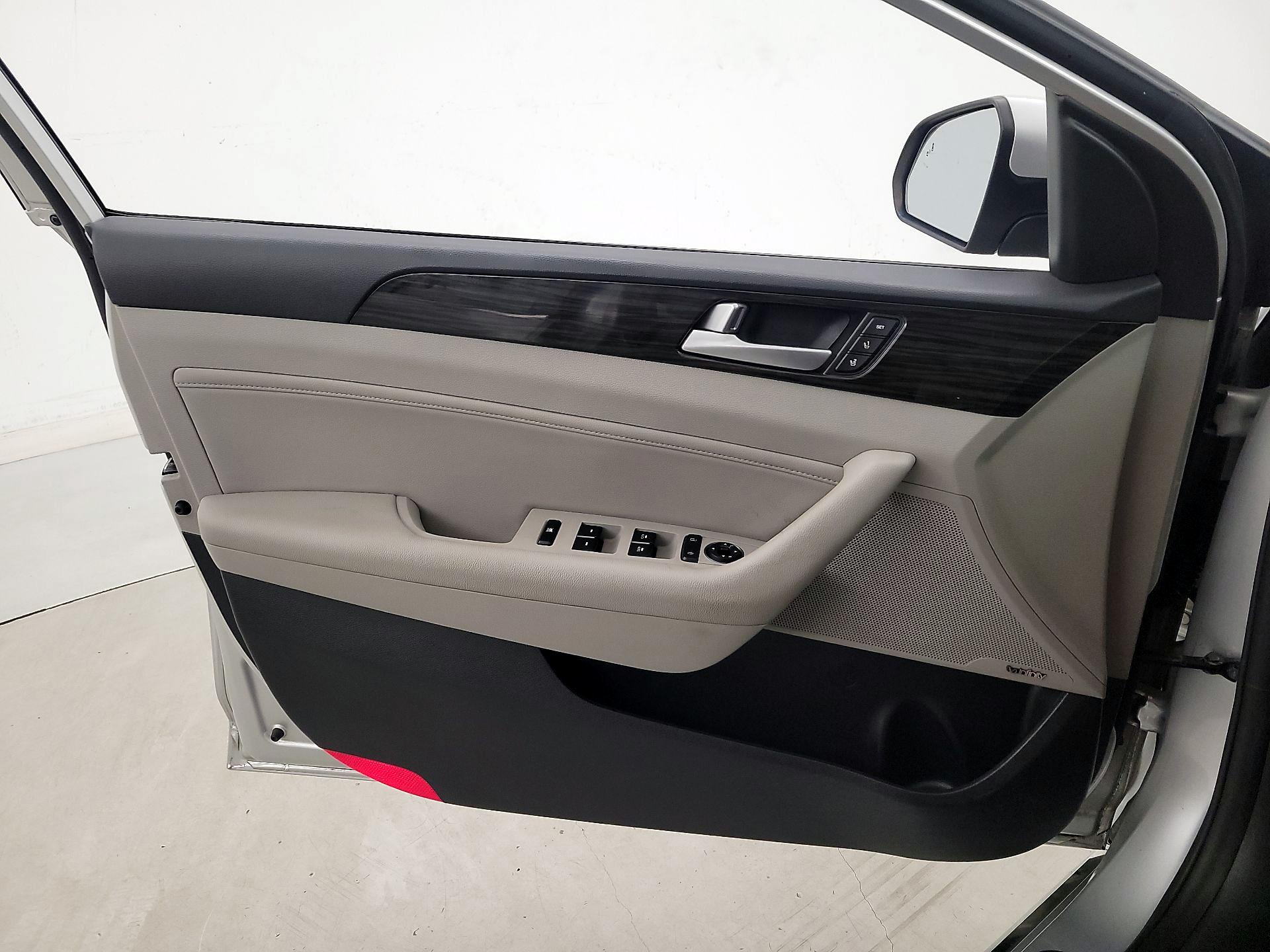 Thumbnail: 2017 Hyundai Sonata - 12