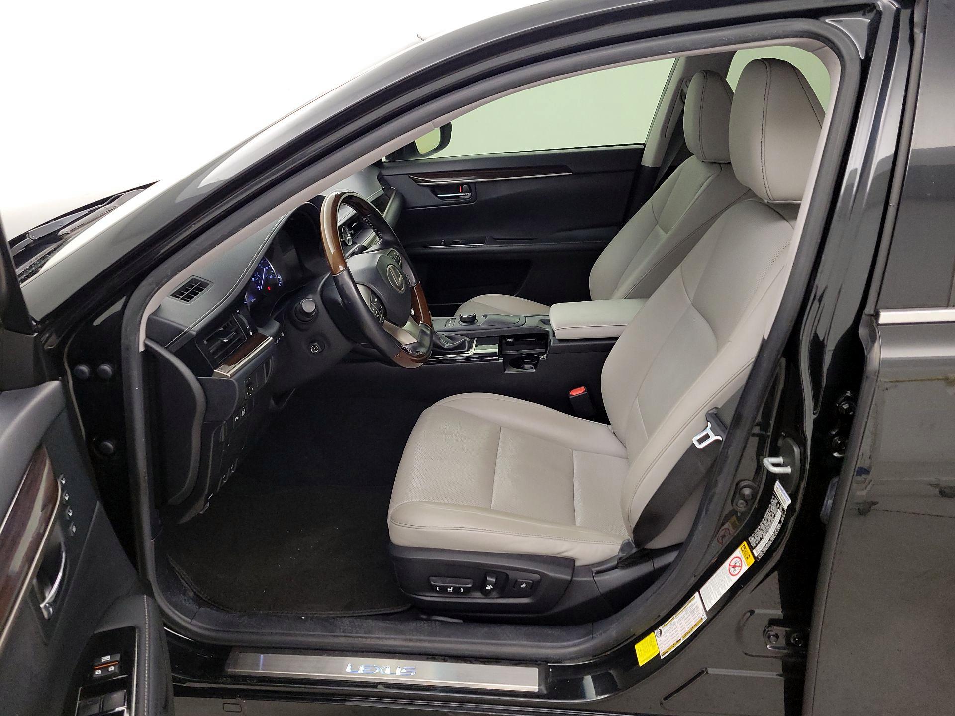 Thumbnail: 2016 Lexus ES - 11