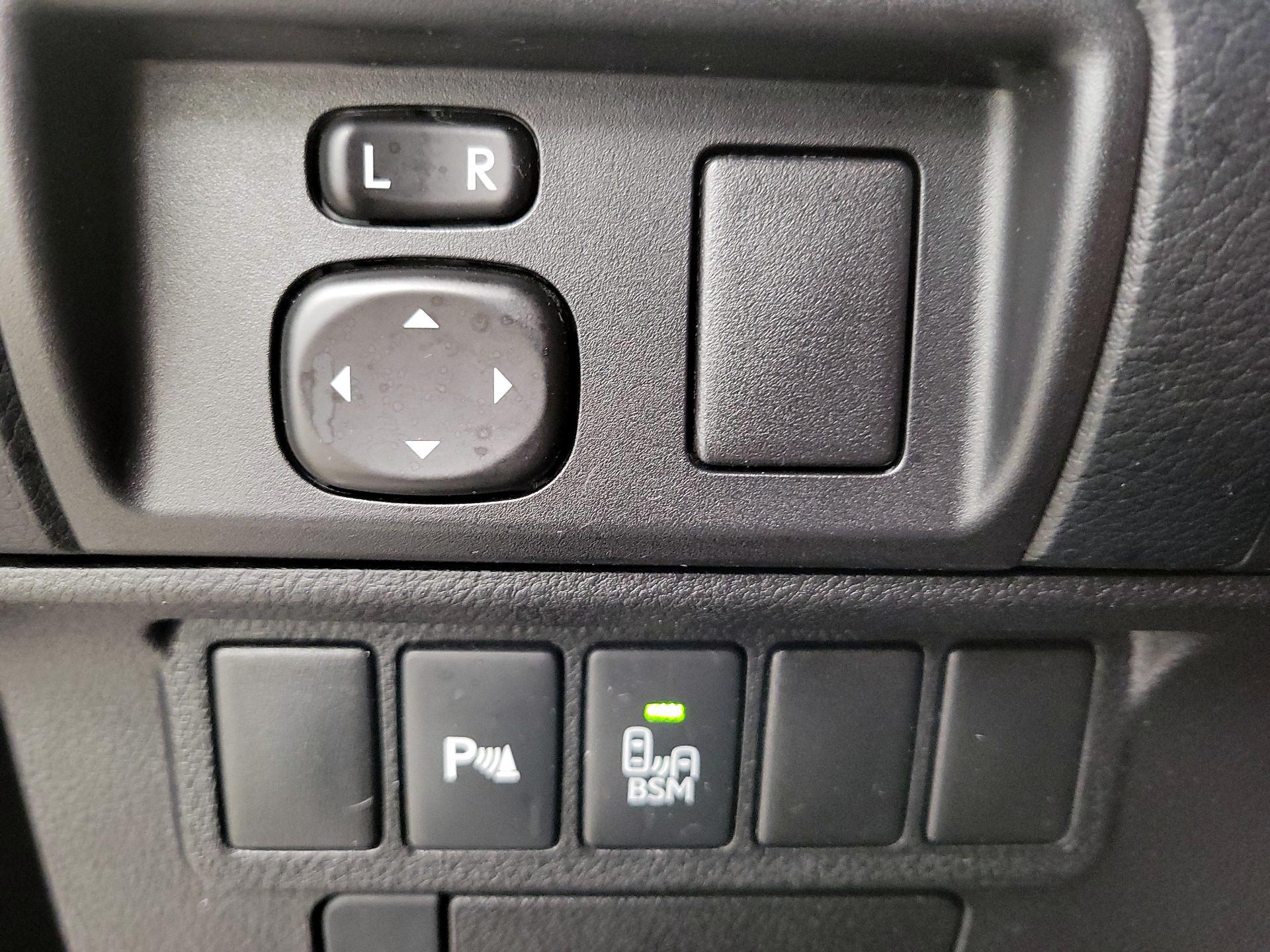 Thumbnail: 2016 Lexus ES - 13