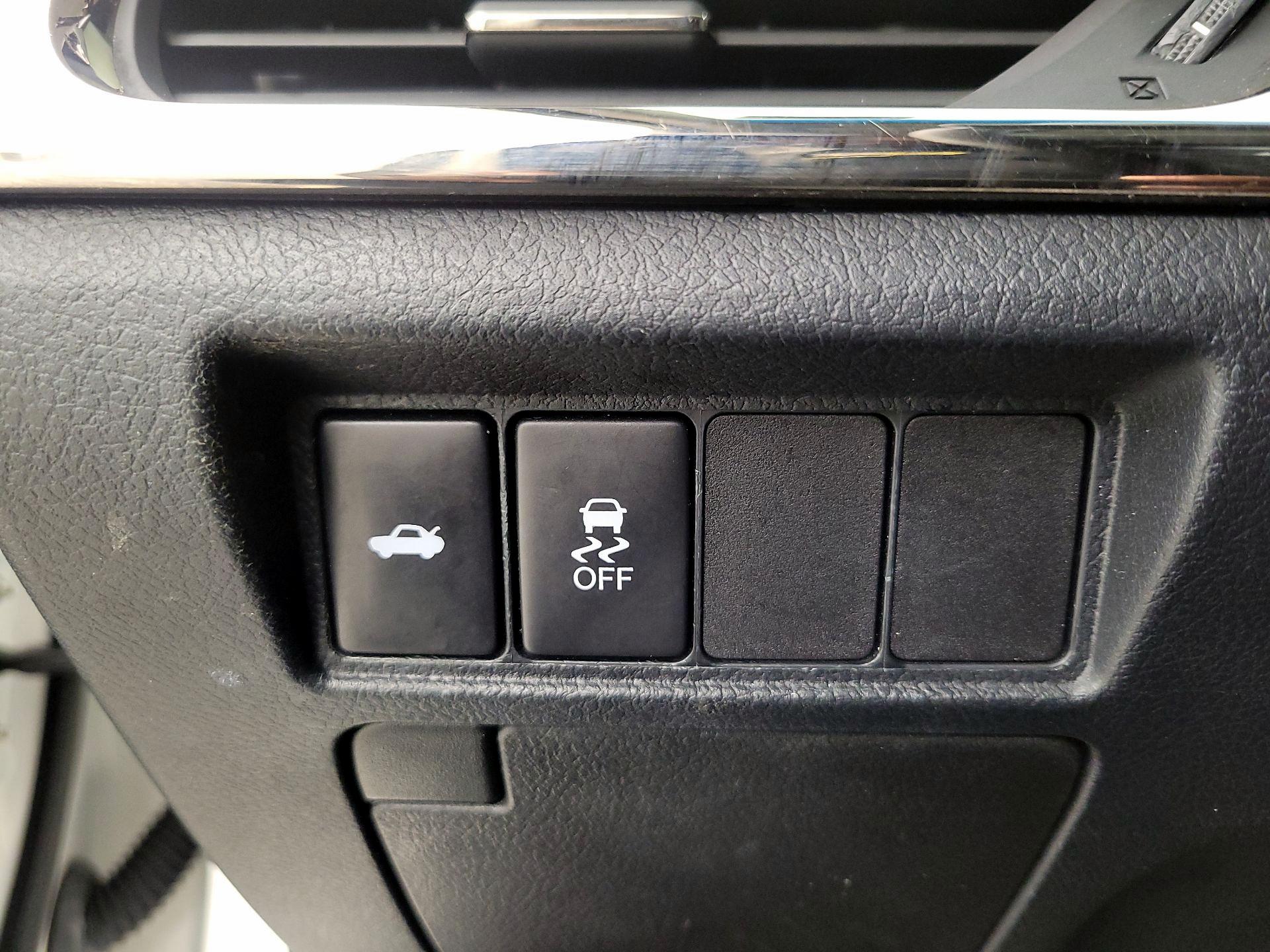 Thumbnail: 2014 Toyota Avalon - 13