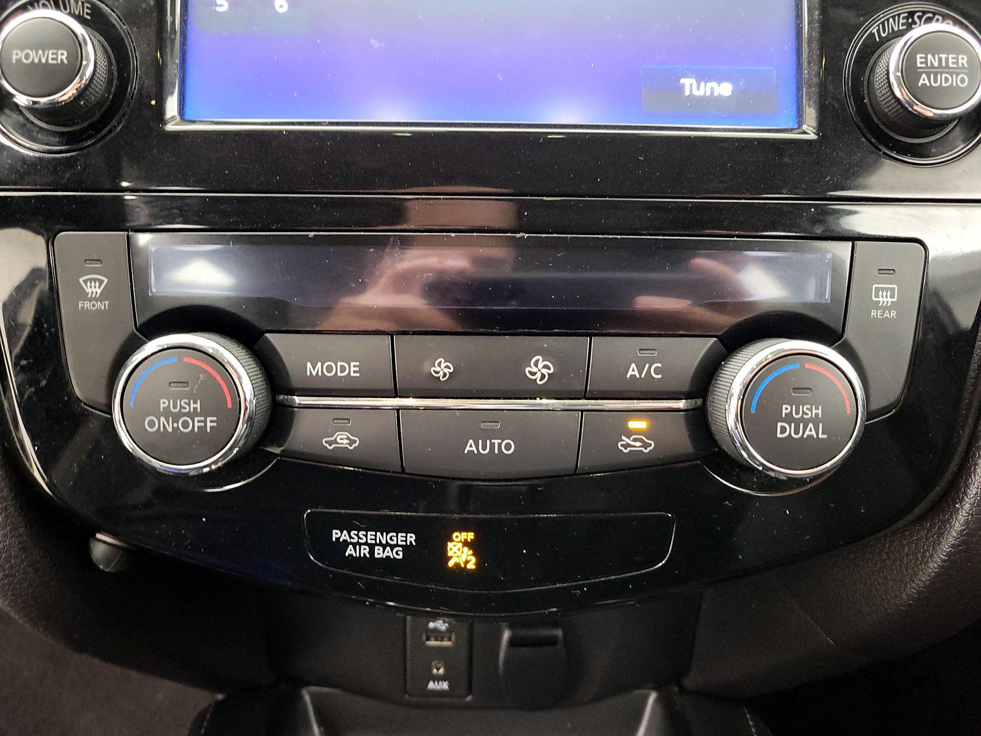 Thumbnail: 2018 Nissan Rogue Sport - 17