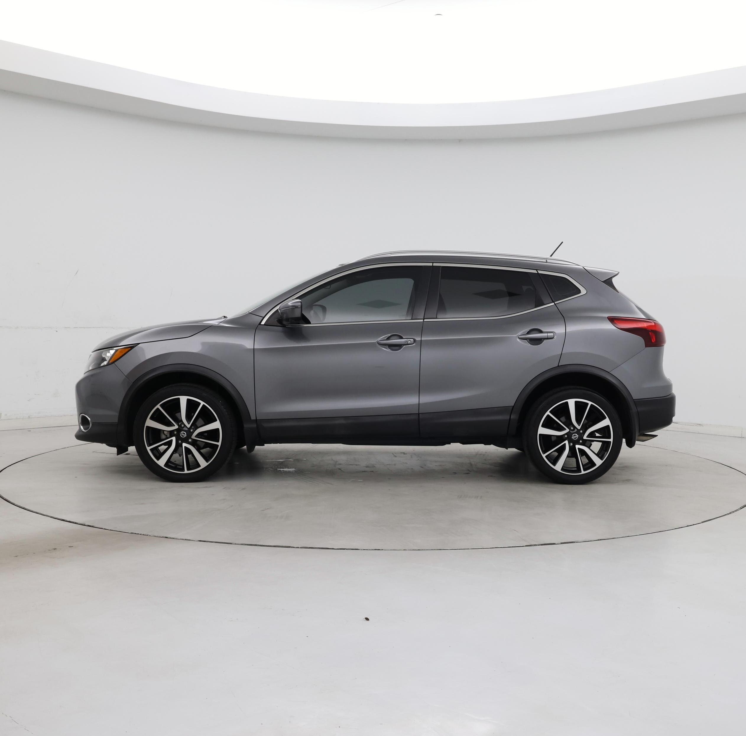 Thumbnail: 2018 Nissan Rogue Sport - 3