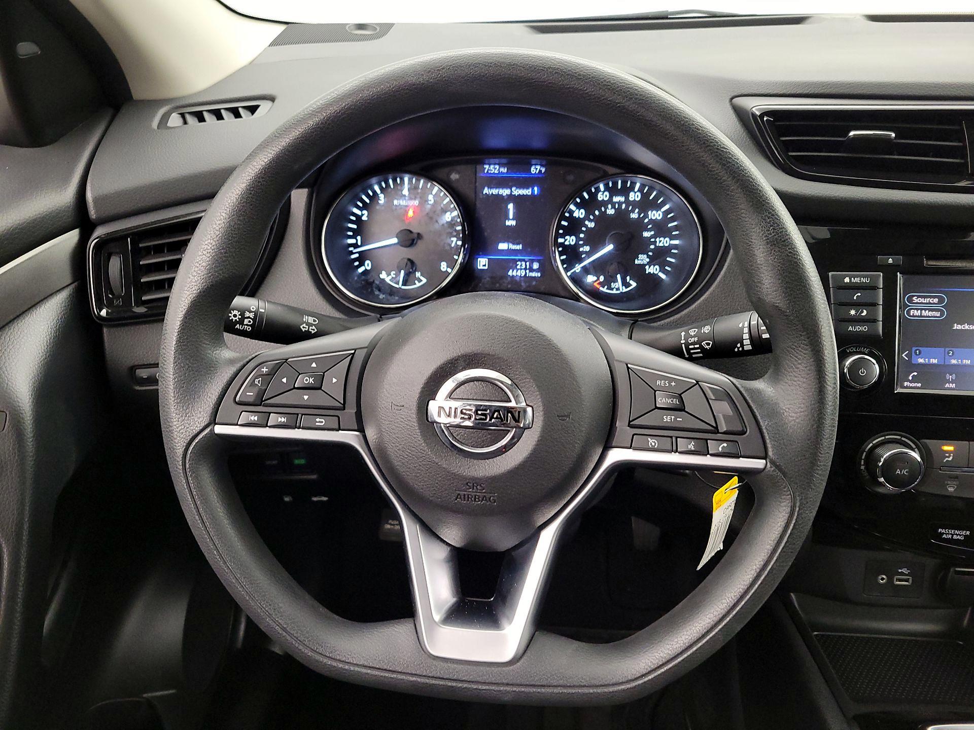 Thumbnail: 2021 Nissan Rogue Sport - 10