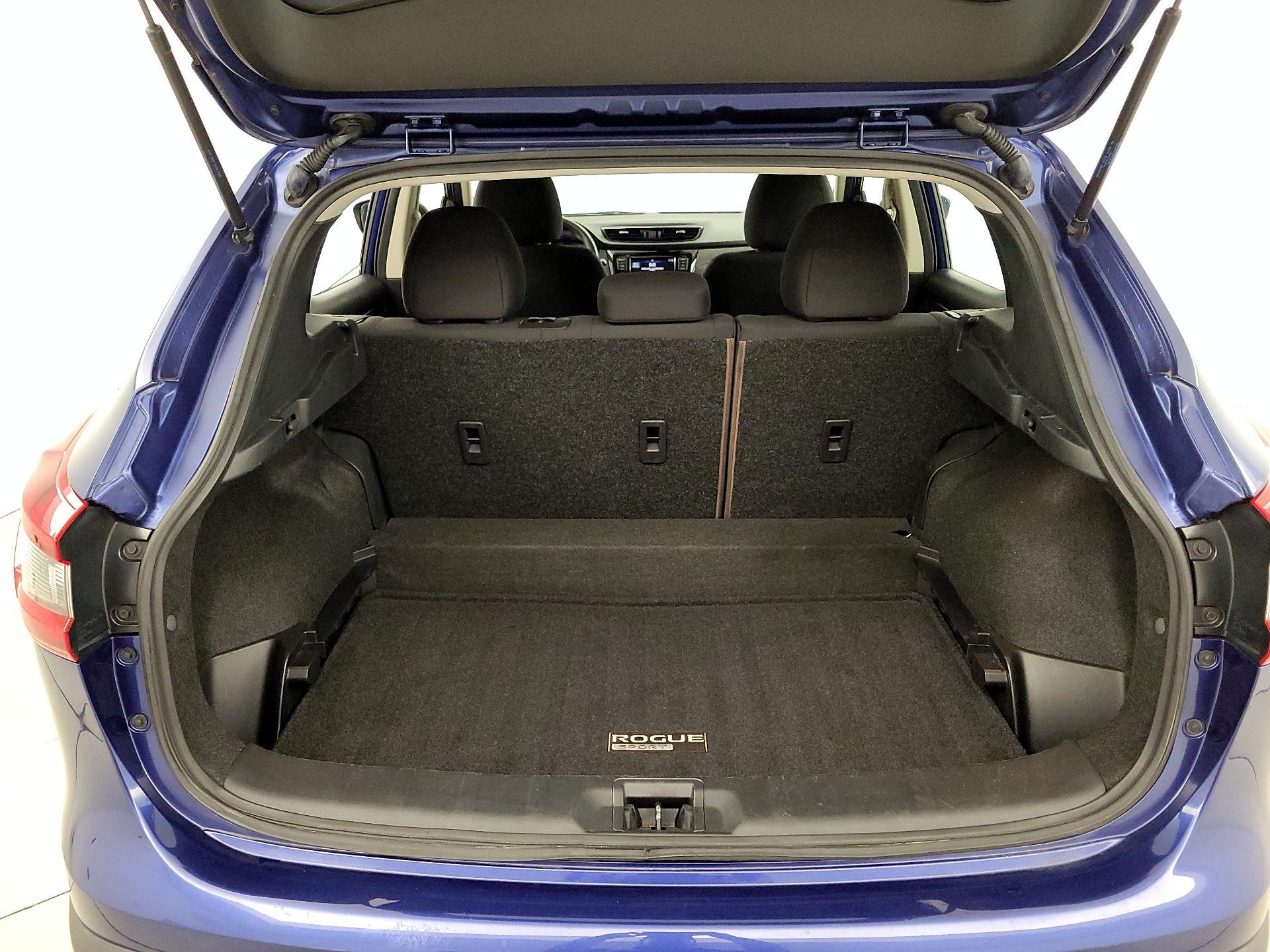 Thumbnail: 2021 Nissan Rogue Sport - 20