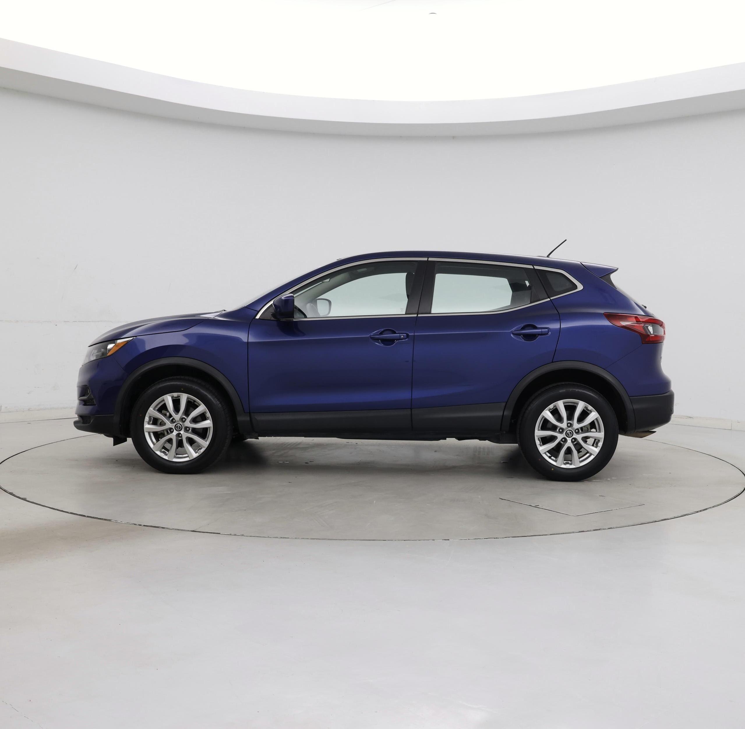 Thumbnail: 2021 Nissan Rogue Sport - 3