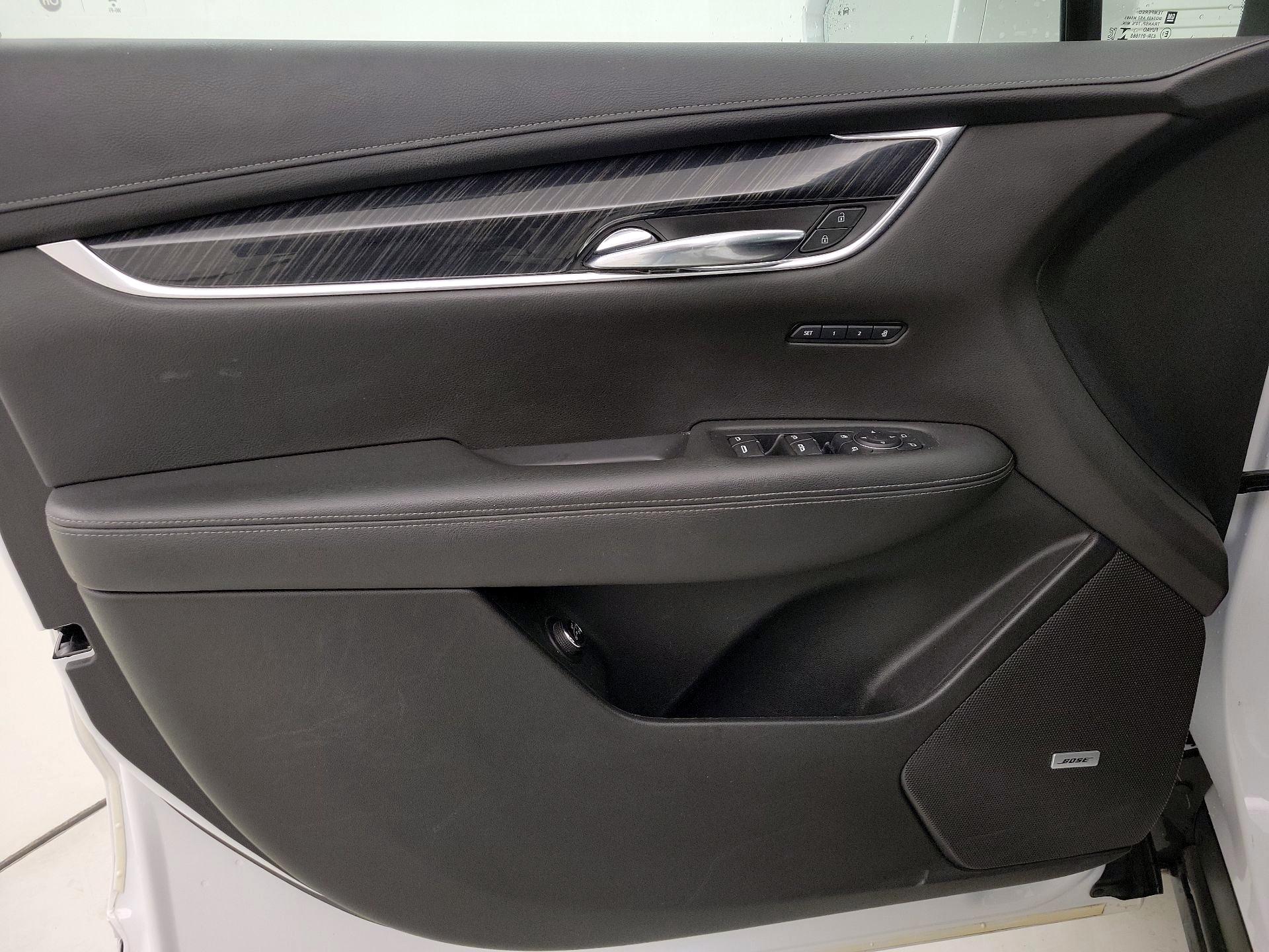 Thumbnail: 2020 Cadillac XT6 - 12