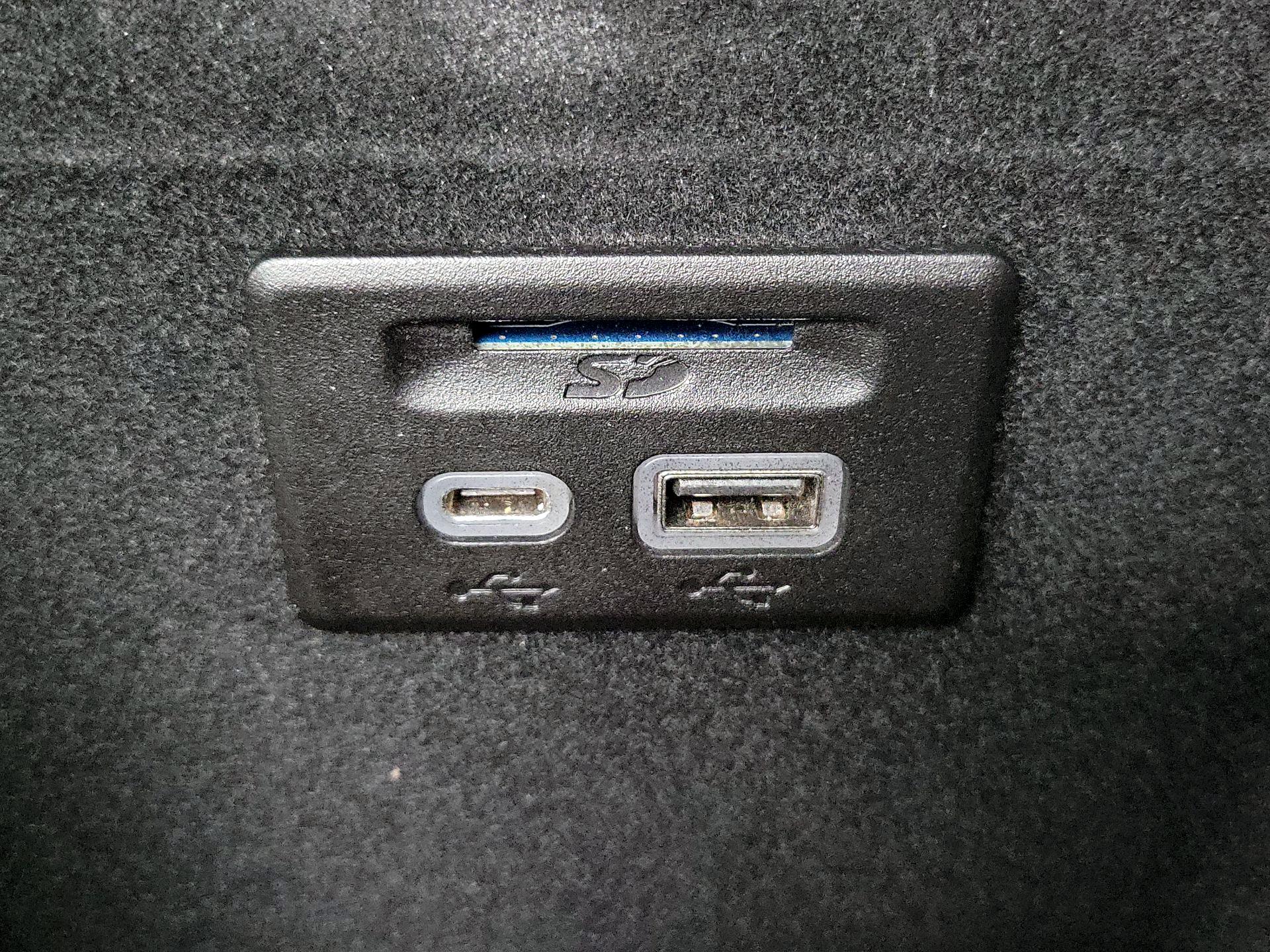 Thumbnail: 2020 Cadillac XT6 - 18