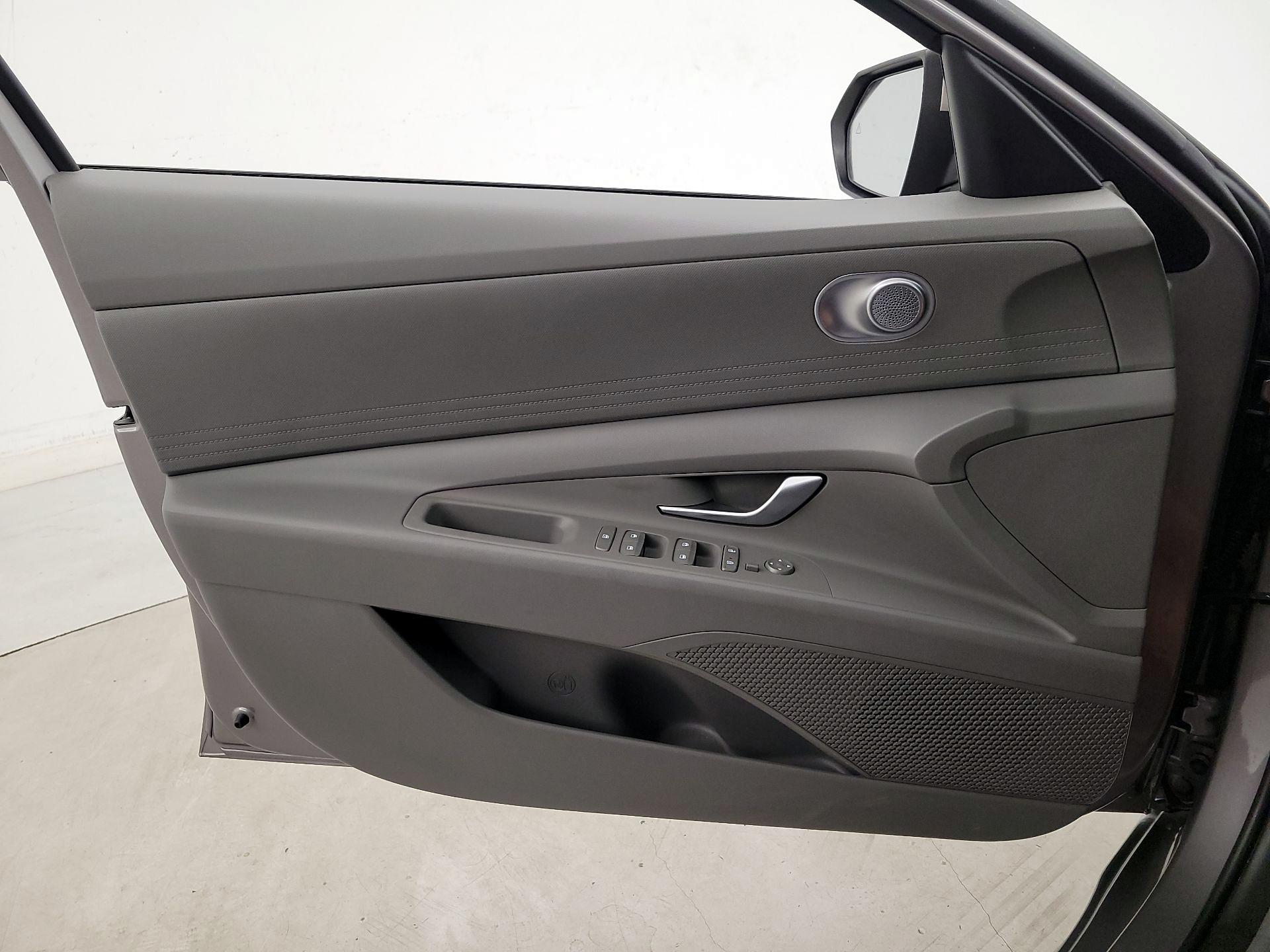 Thumbnail: 2022 Hyundai Elantra - 12