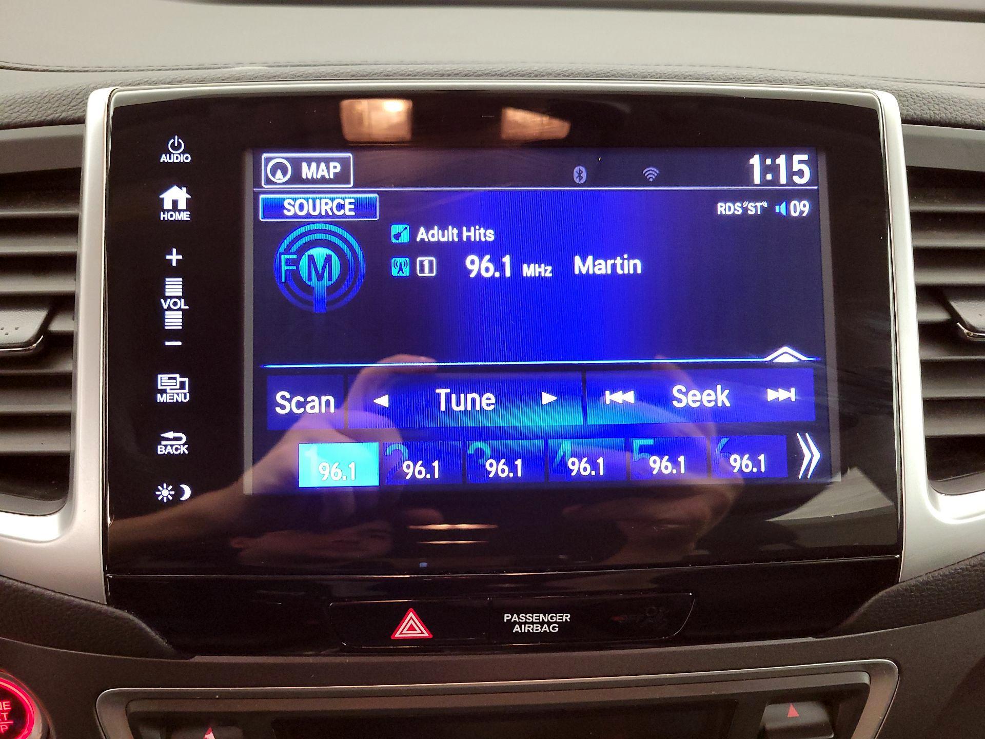 Thumbnail: 2017 Honda Pilot - 15