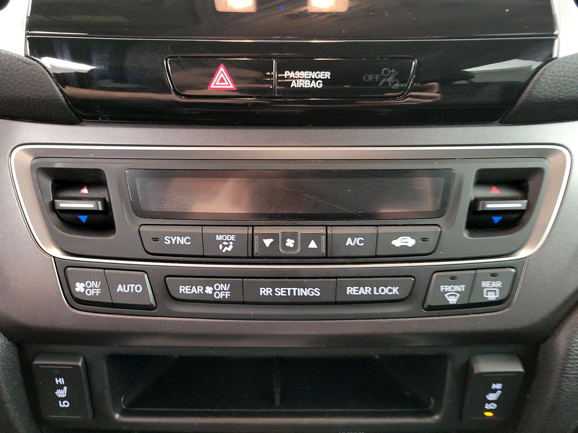 Thumbnail: 2017 Honda Pilot - 16