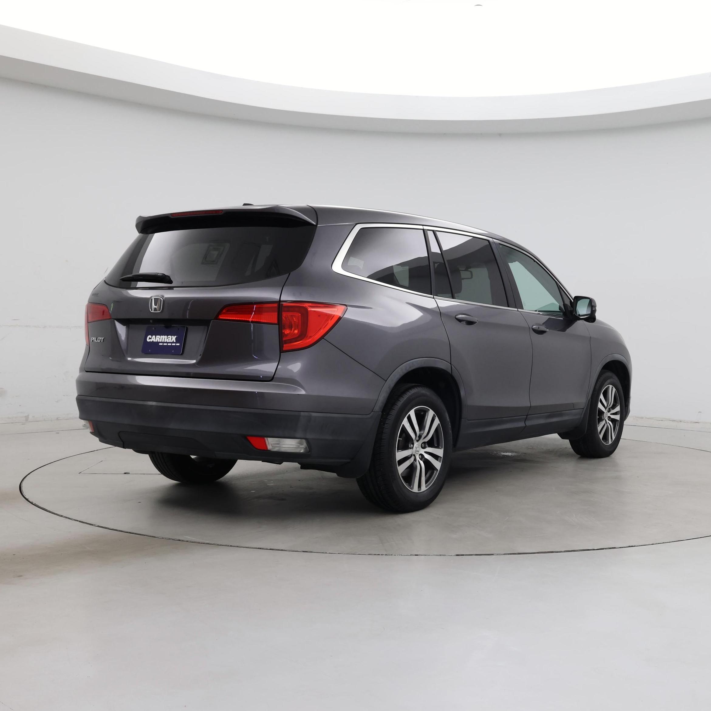 Thumbnail: 2017 Honda Pilot - 8