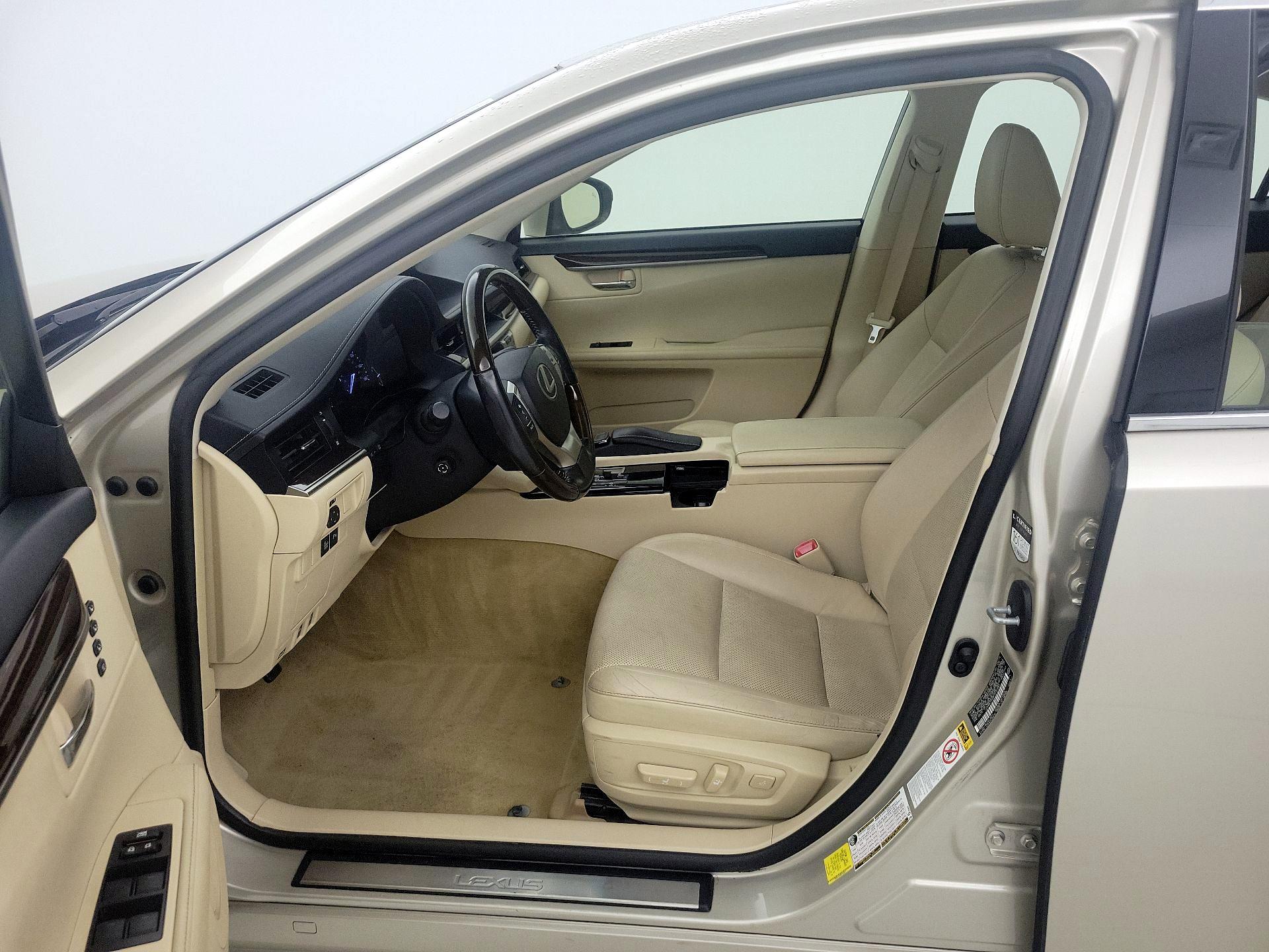 Thumbnail: 2015 Lexus ES - 11