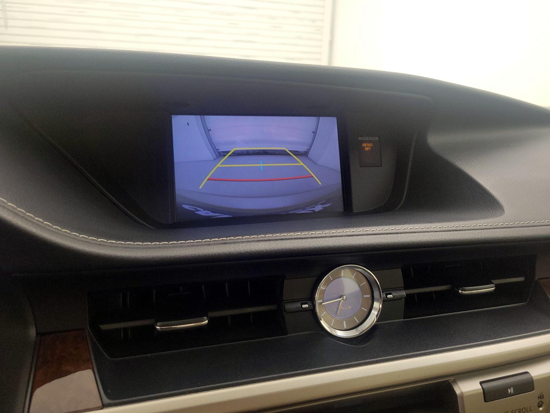 Thumbnail: 2015 Lexus ES - 15