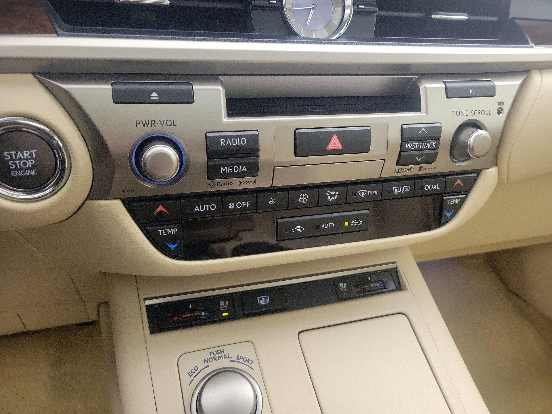 Thumbnail: 2015 Lexus ES - 17