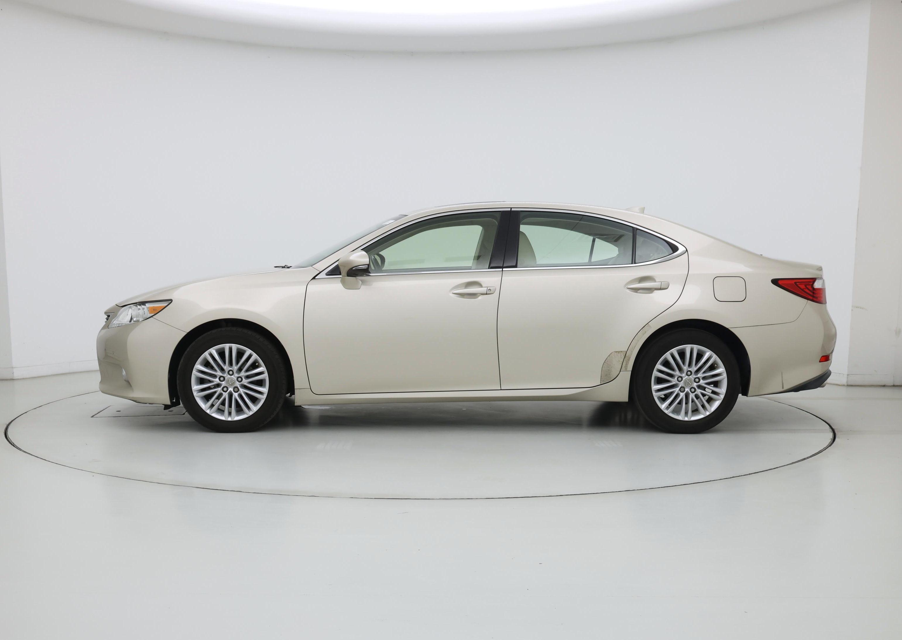 Thumbnail: 2015 Lexus ES - 3