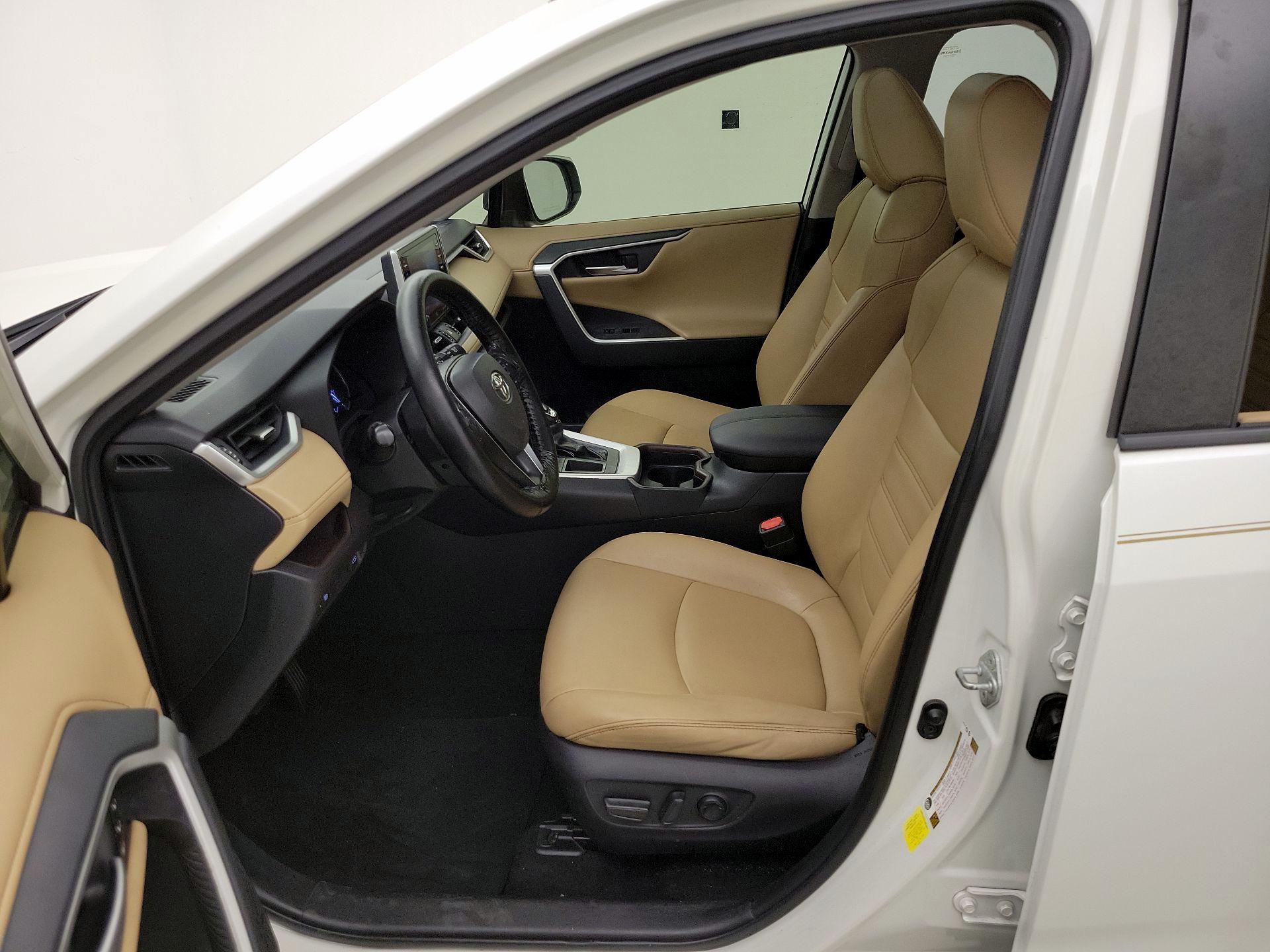 Thumbnail: 2020 Toyota RAV4 - 11