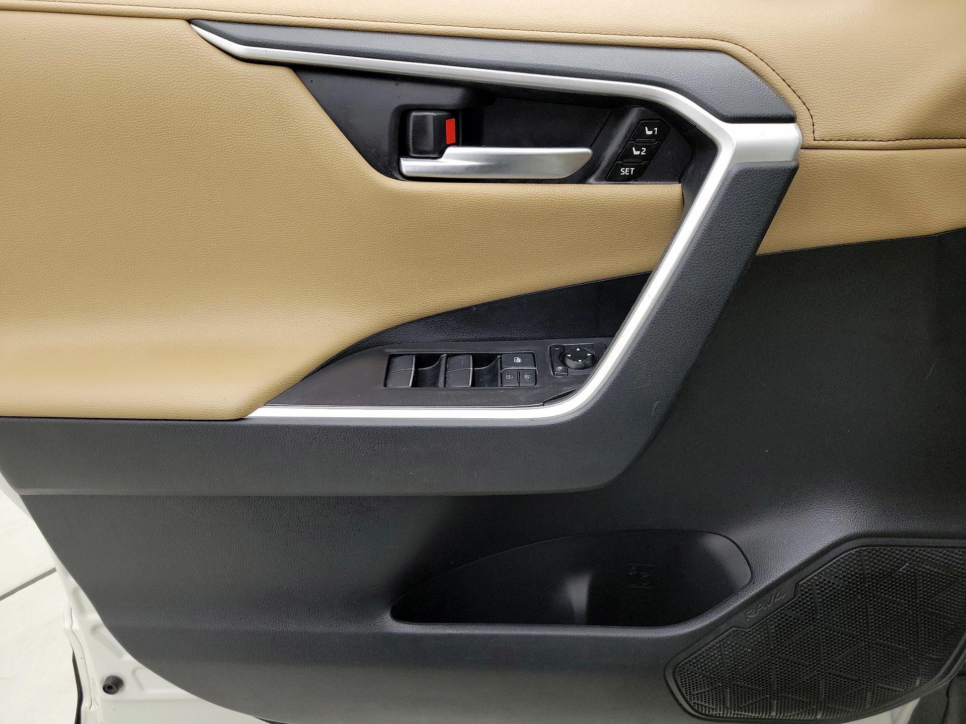 Thumbnail: 2020 Toyota RAV4 - 12