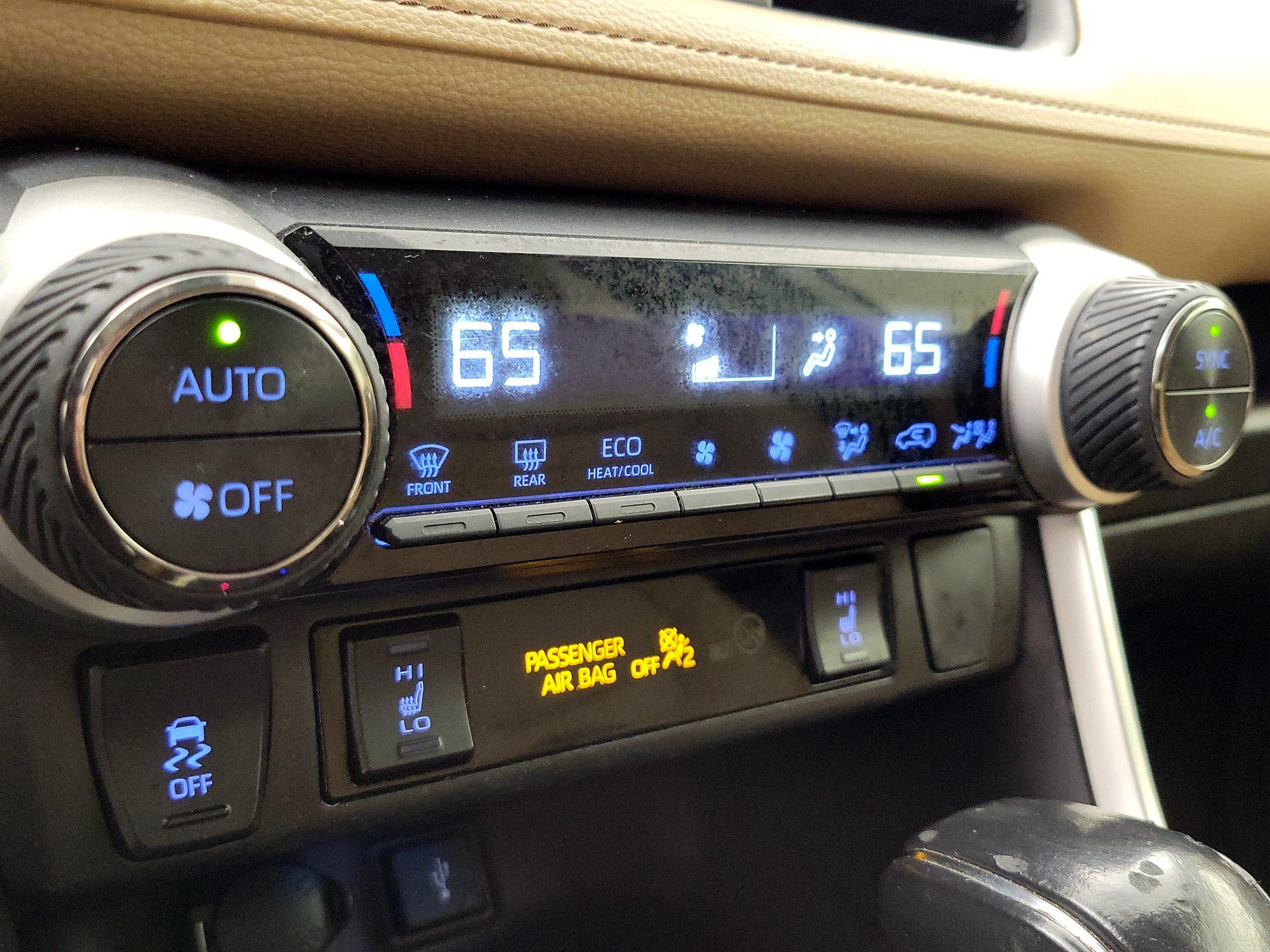 Thumbnail: 2020 Toyota RAV4 - 17